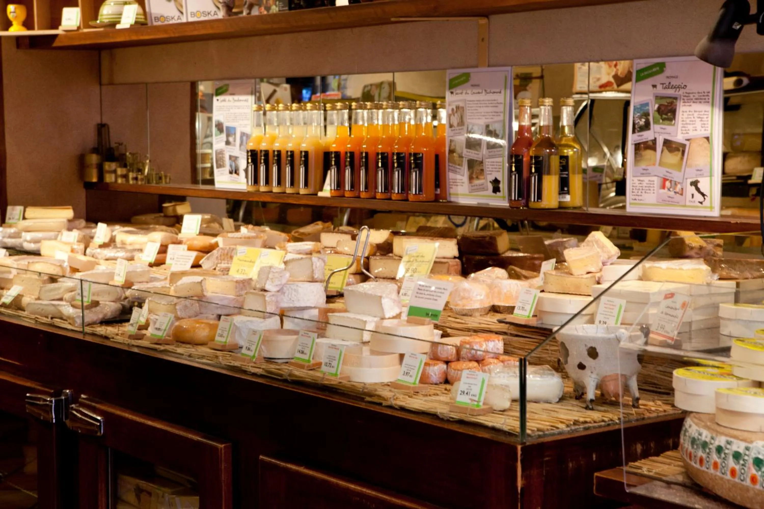 Neighbourhood in Oops! Latin quarter by Hiphophostels