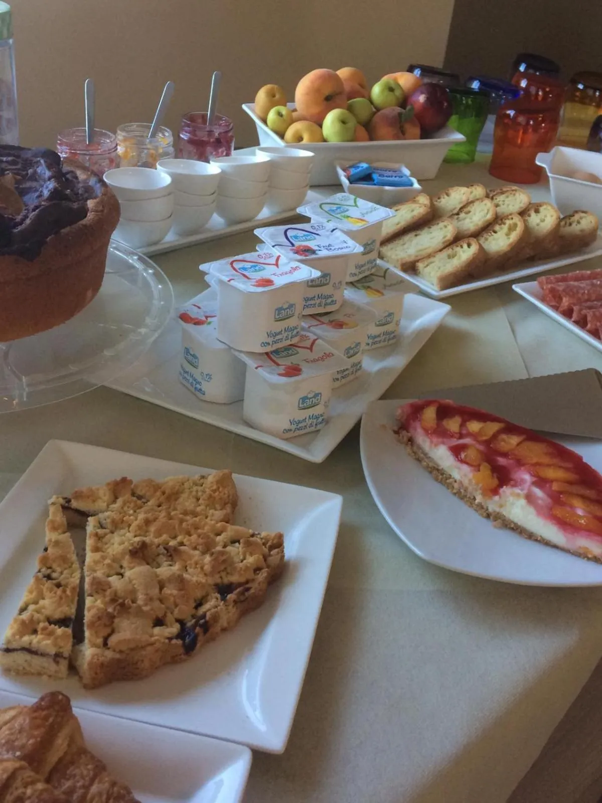 Food and drinks in Mama Lina