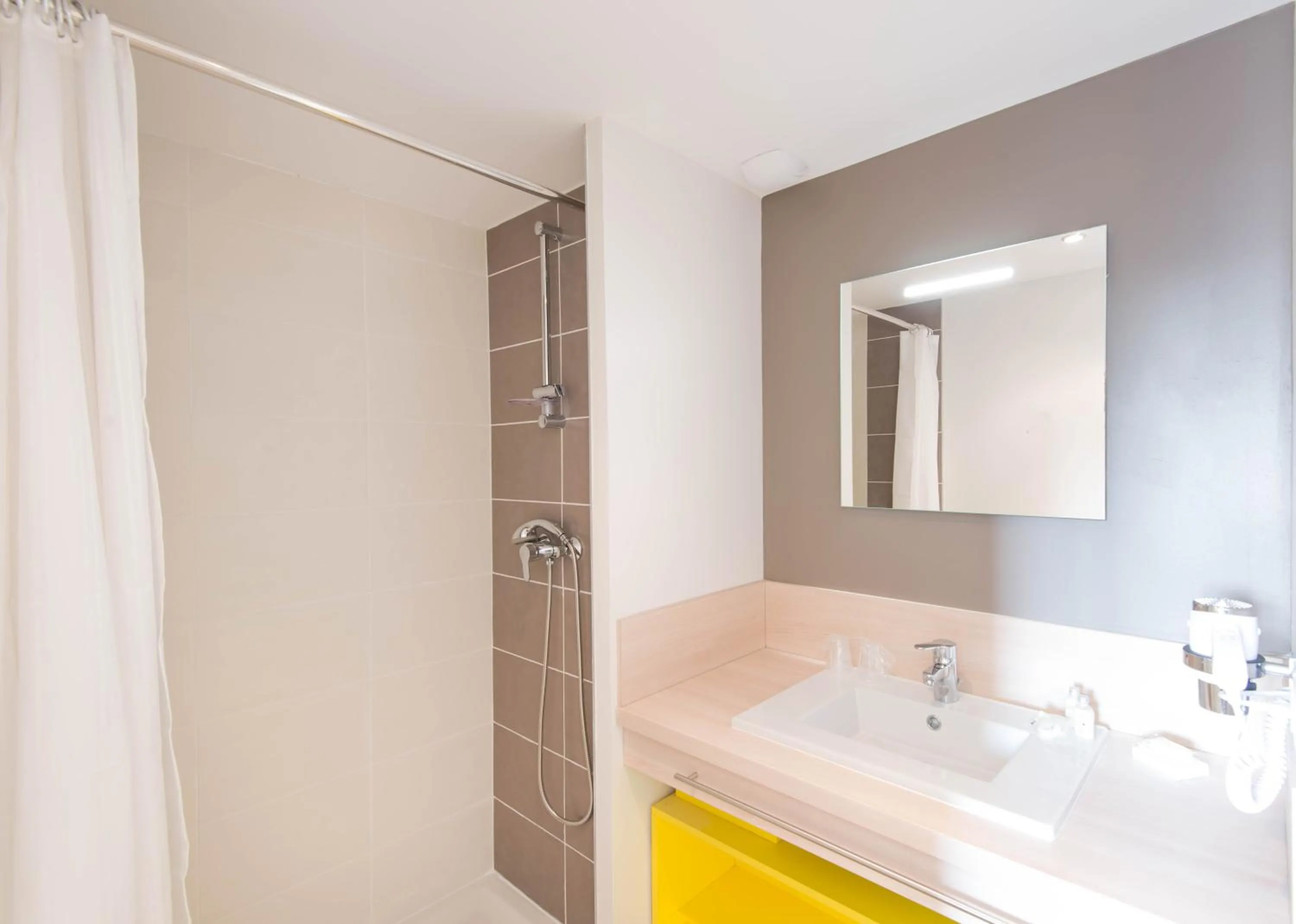 Bathroom in Westlodge Dardilly Lyon Nord