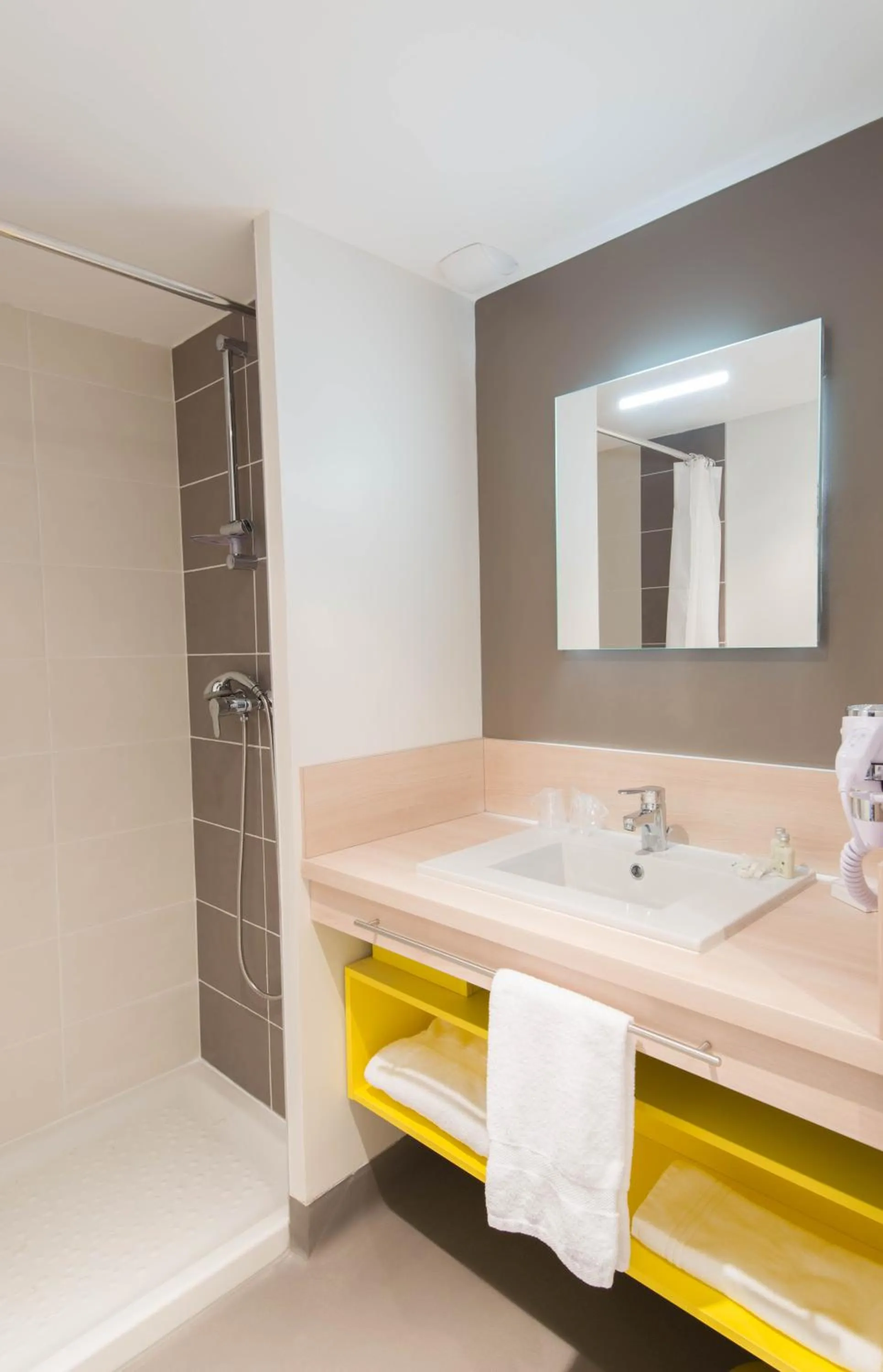 Bathroom in Westlodge Dardilly Lyon Nord