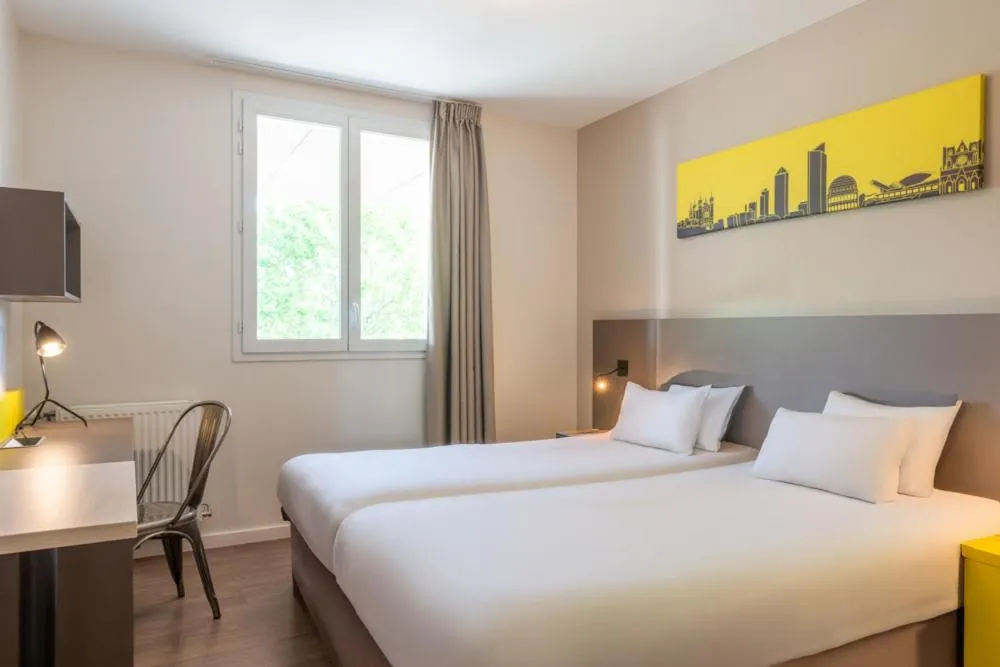 Bed in Westlodge Dardilly Lyon Nord