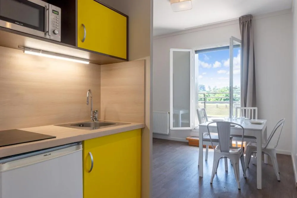 Kitchen or kitchenette in Westlodge Dardilly Lyon Nord