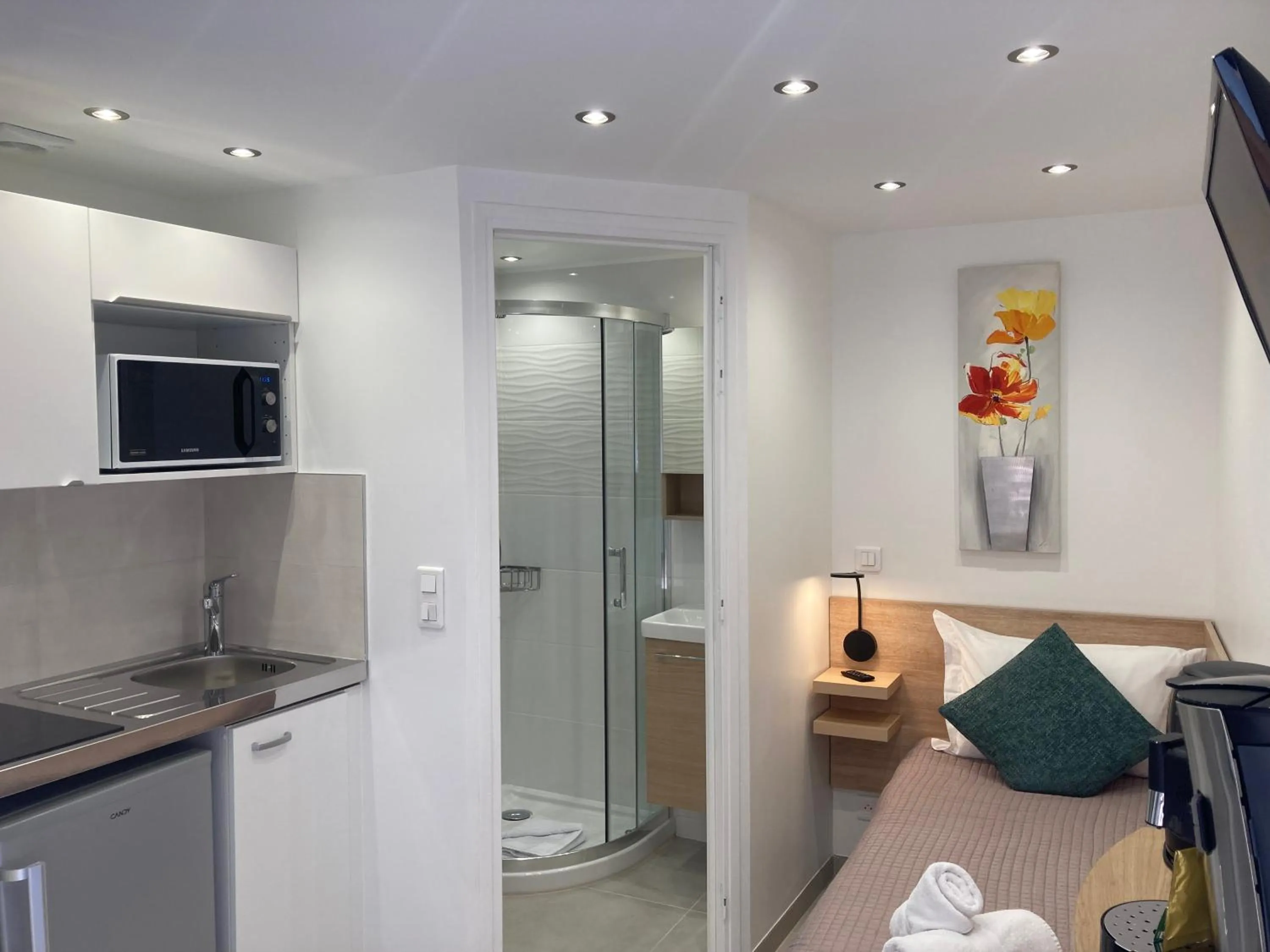 Shower in Hotel De L'Horloge