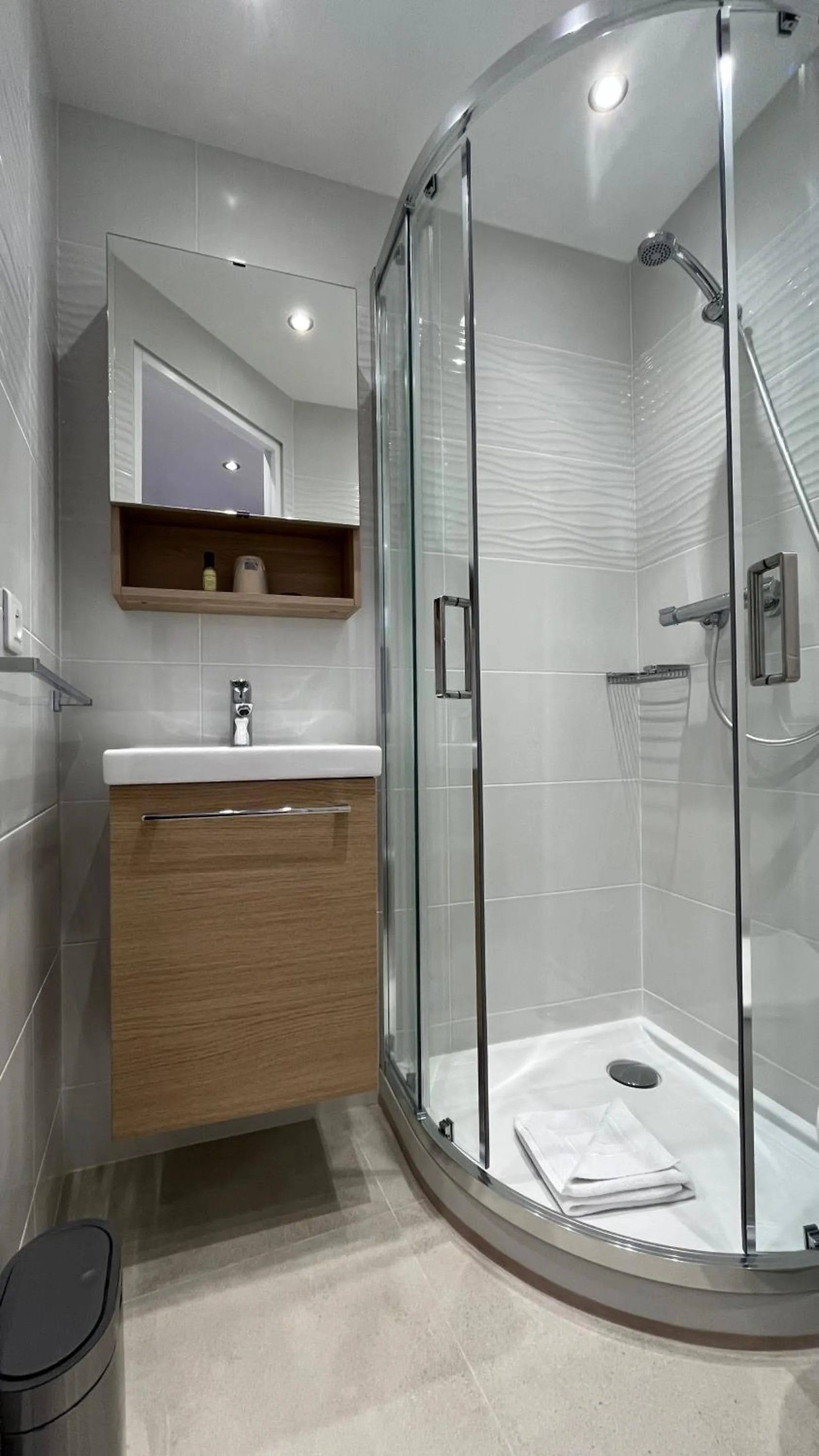 Shower in Hotel De L'Horloge