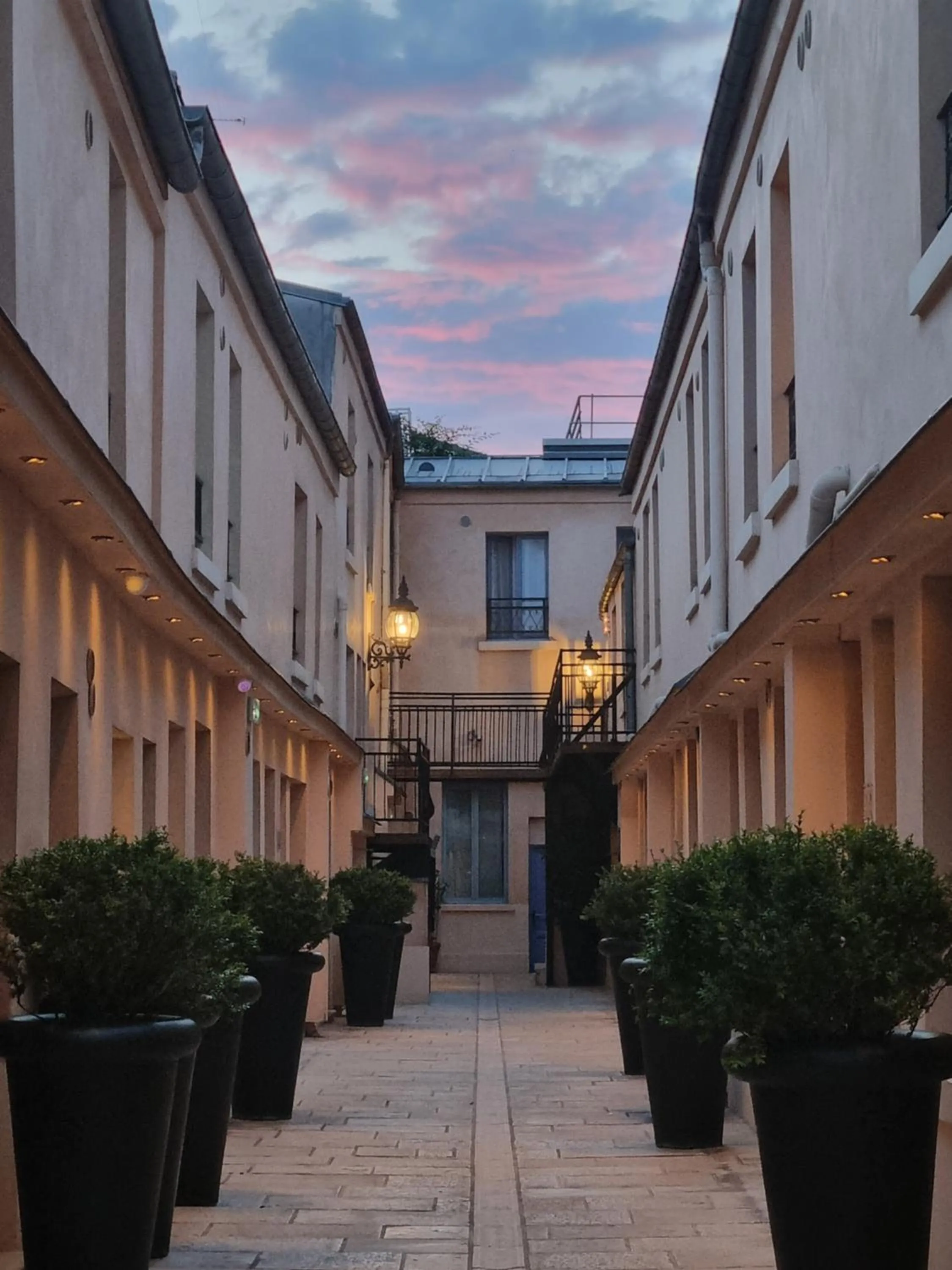 Property building in Hotel De L'Horloge