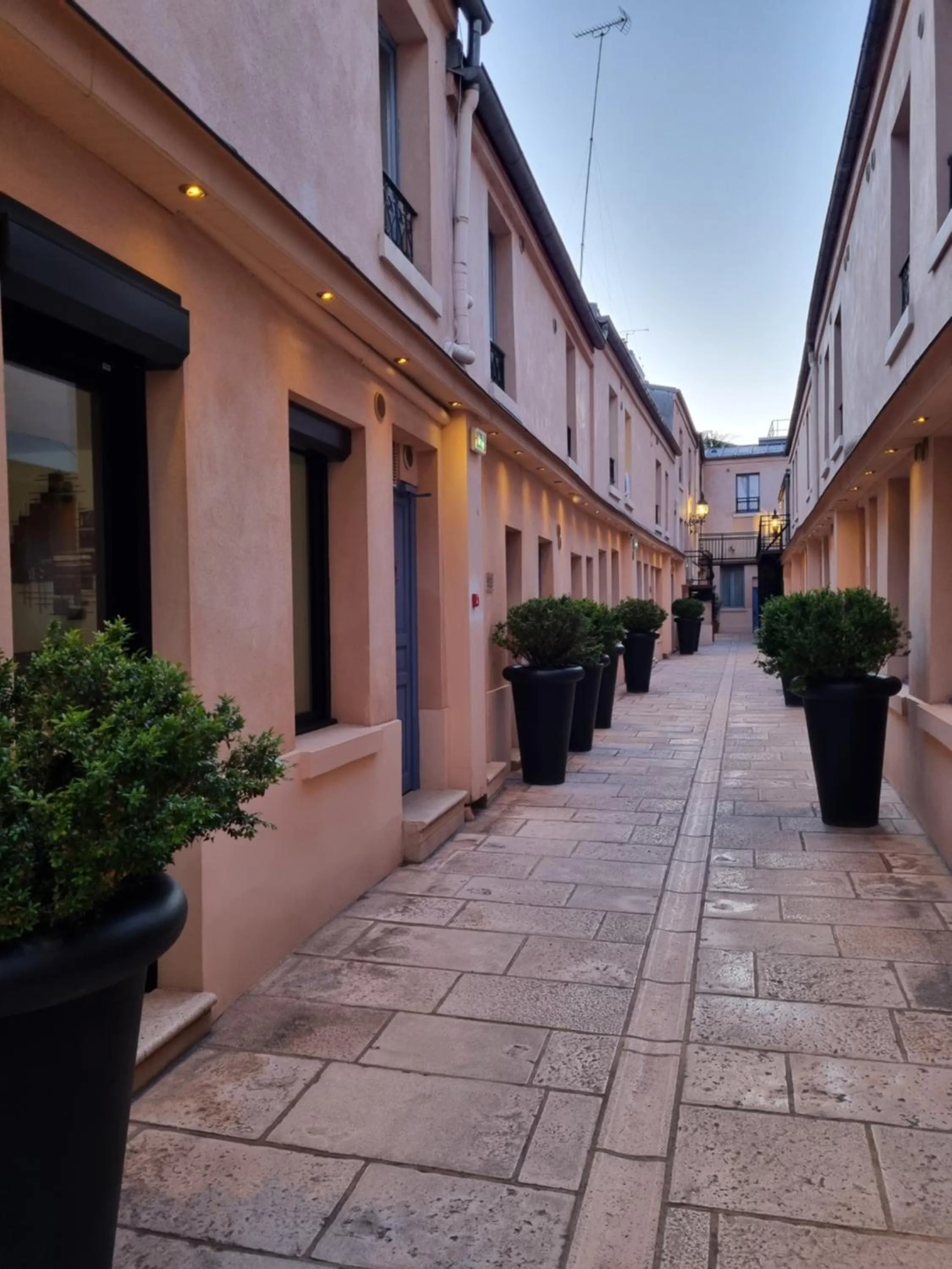 Property building in Hotel De L'Horloge