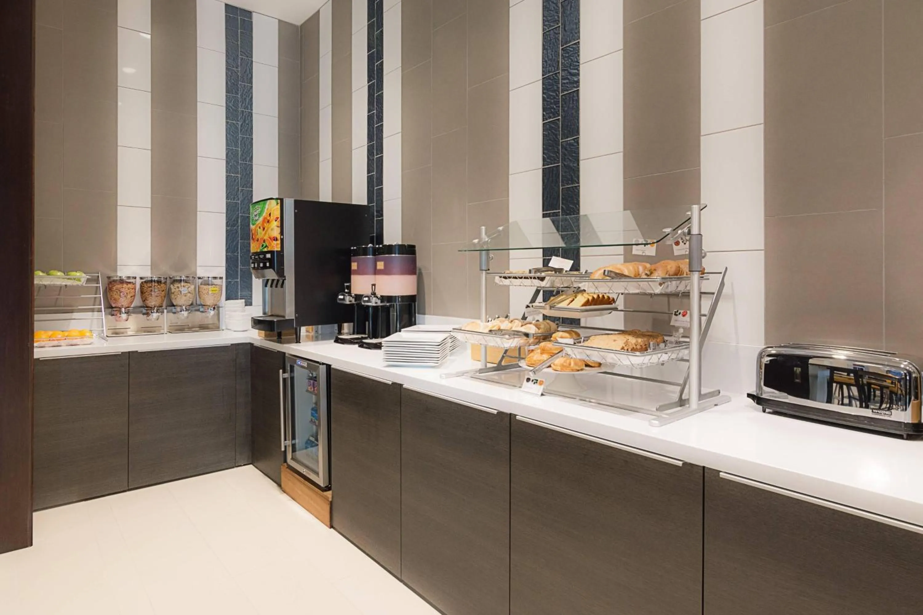 Breakfast in SpringHill Suites by Marriott Fort Worth Fossil Creek