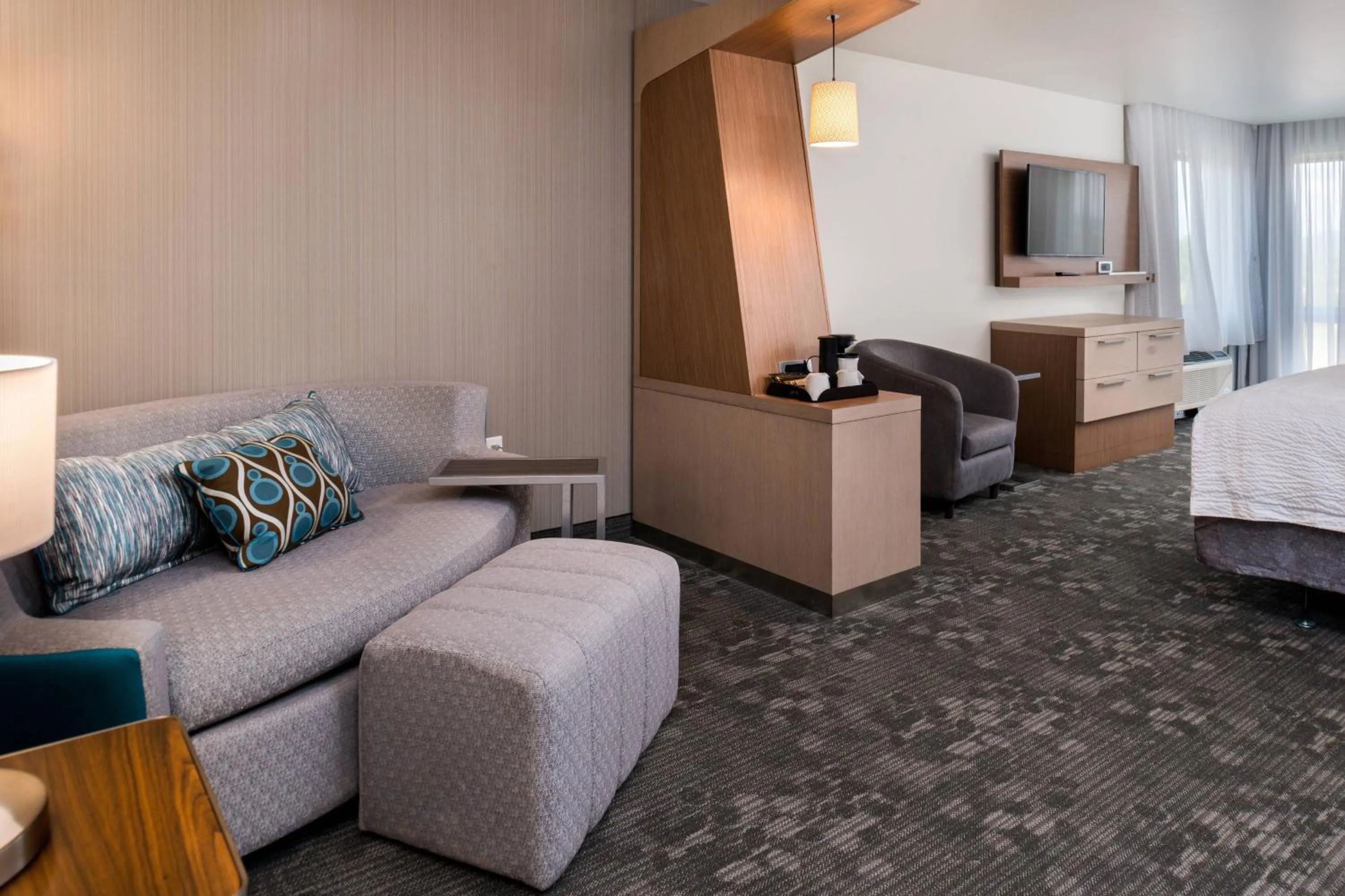 Photo of the whole room, Bed in Courtyard by Marriott Elmira Horseheads