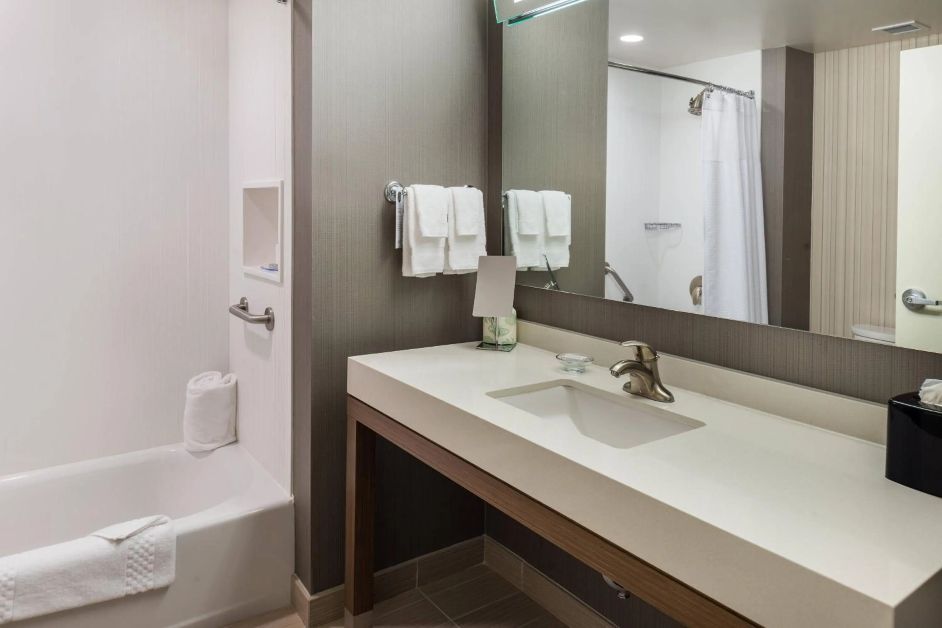 Bathroom in Courtyard by Marriott Elmira Horseheads