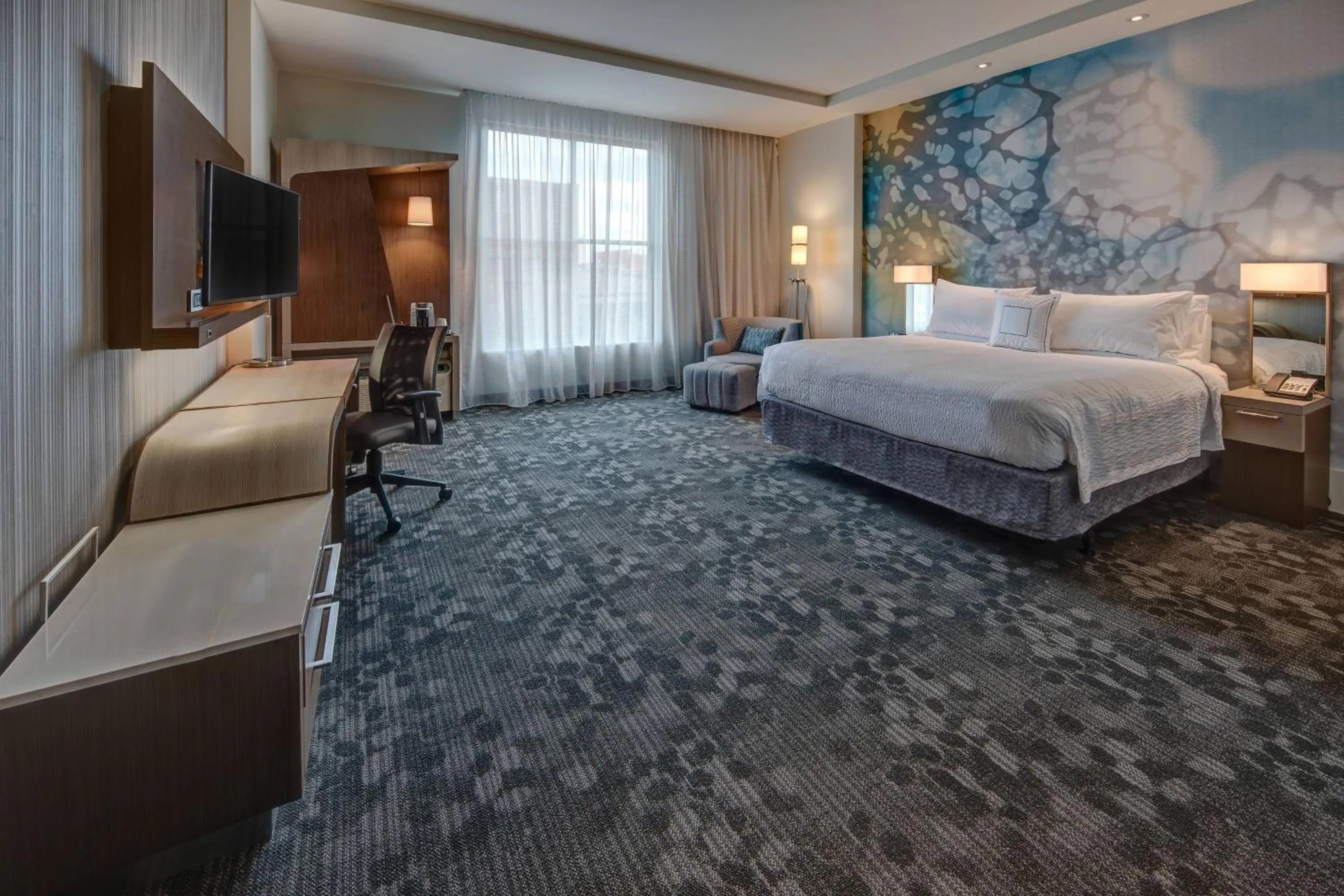 Photo of the whole room, Bed in Courtyard by Marriott Kansas City Downtown/Convention Center