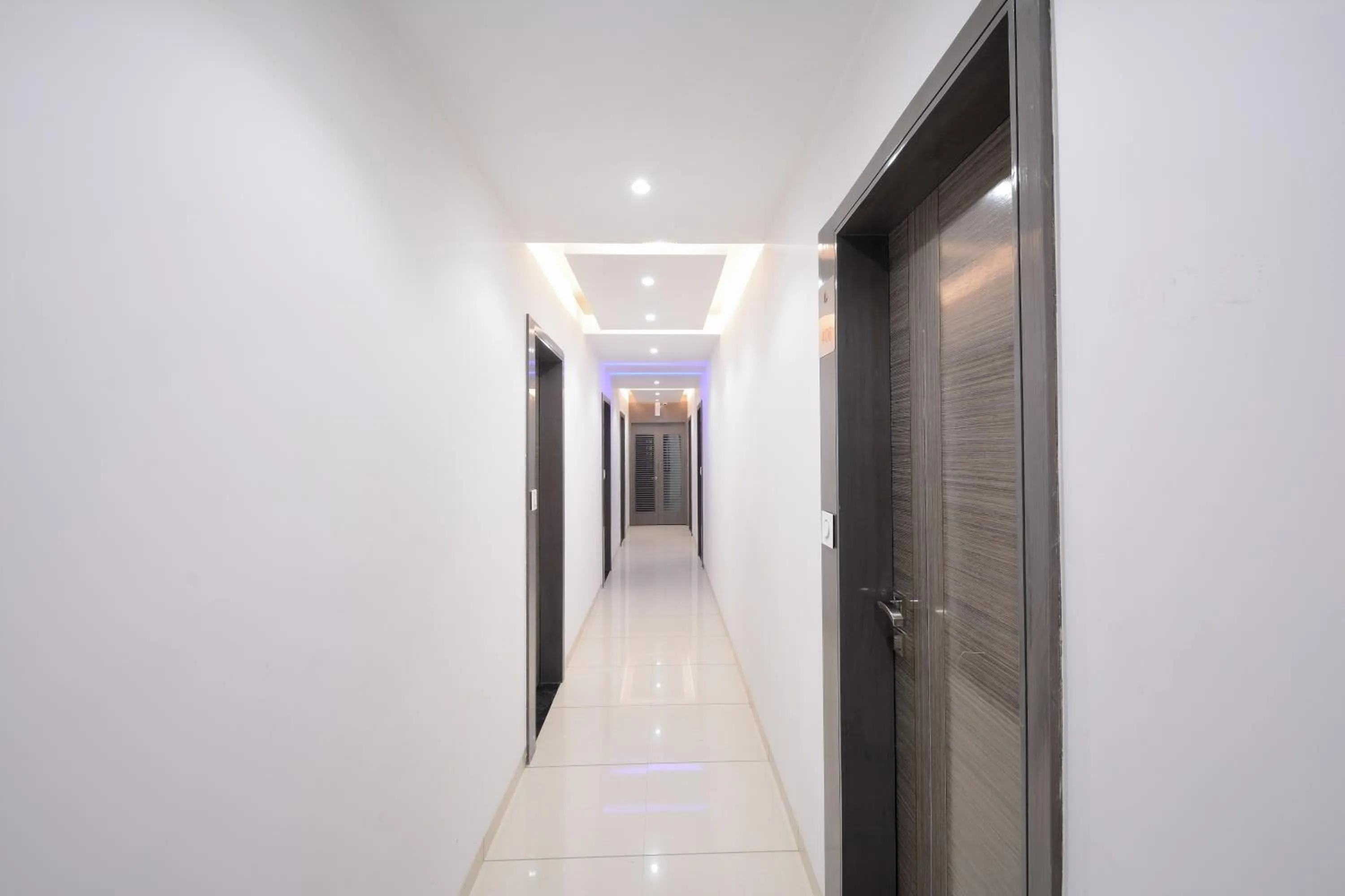 Restaurant/places to eat in Hotel One Up