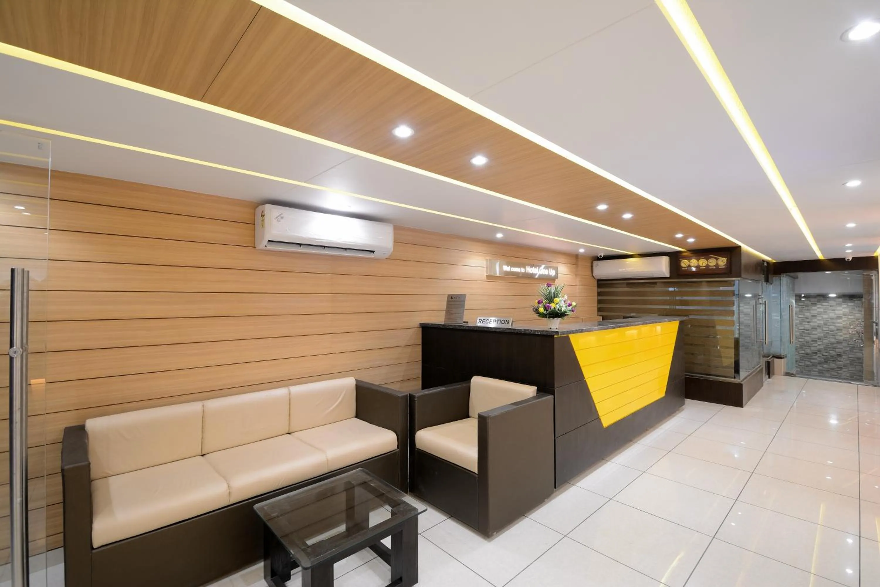 Lobby or reception in Hotel One Up