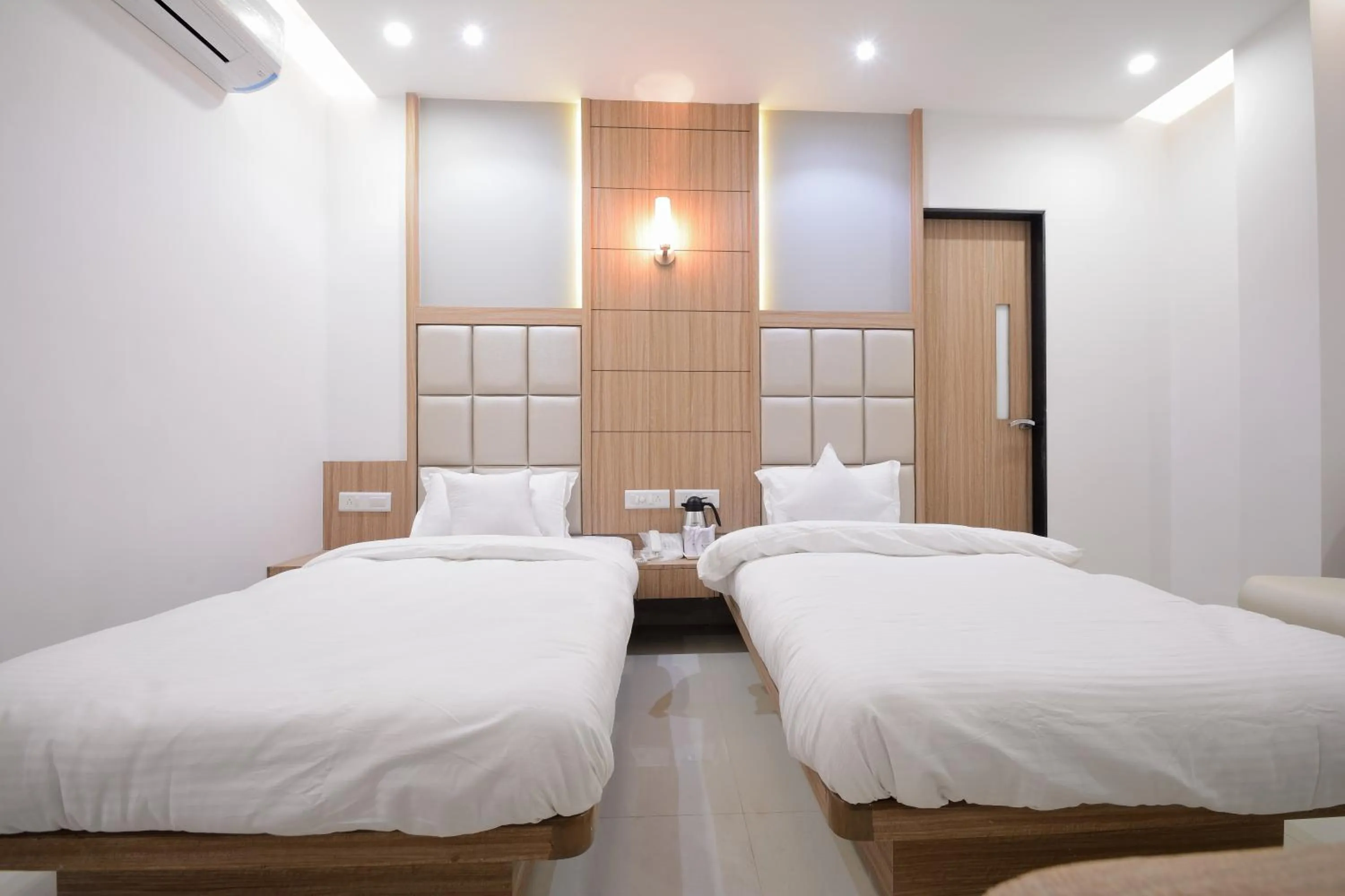 Bedroom, Bed in Hotel One Up