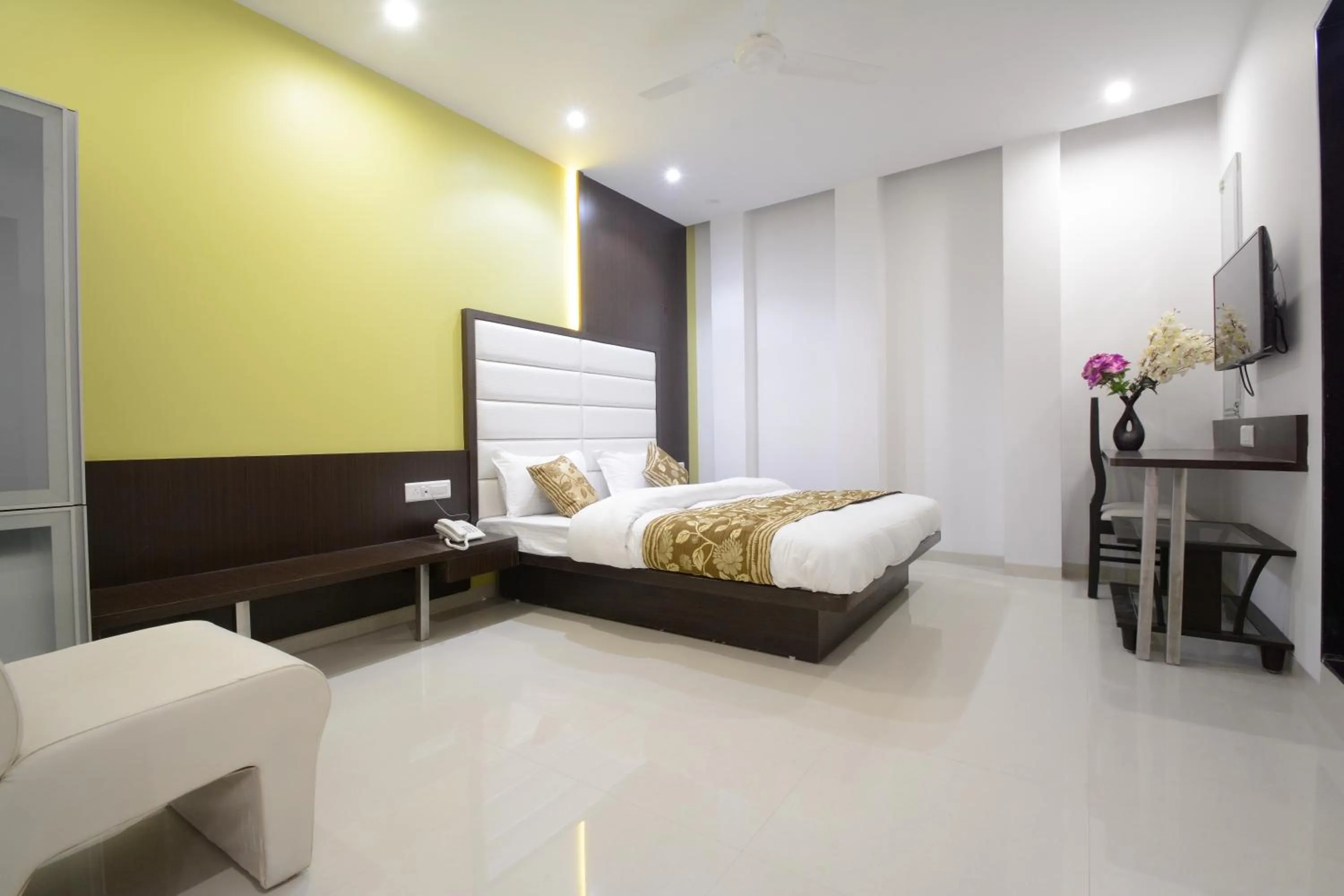 Photo of the whole room, Bed in Hotel One Up