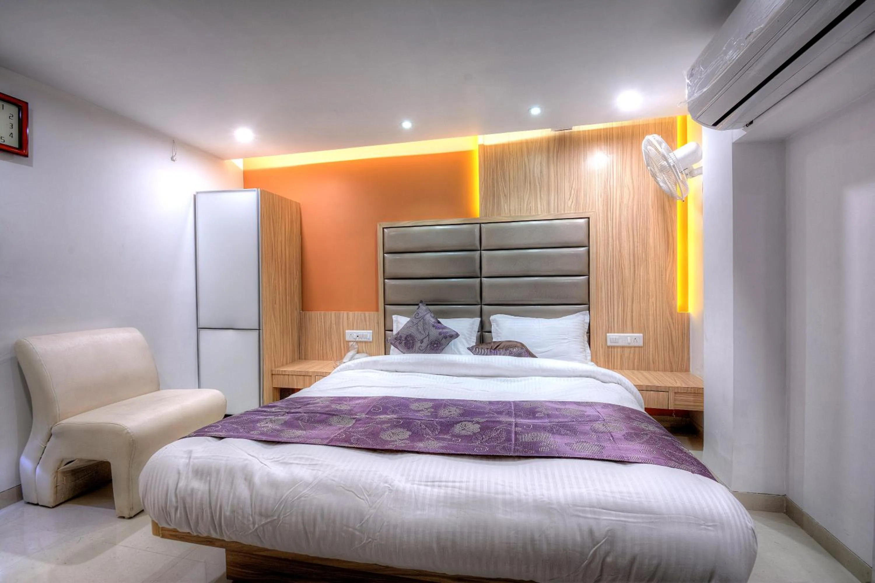 Bedroom, Bed in Hotel One Up