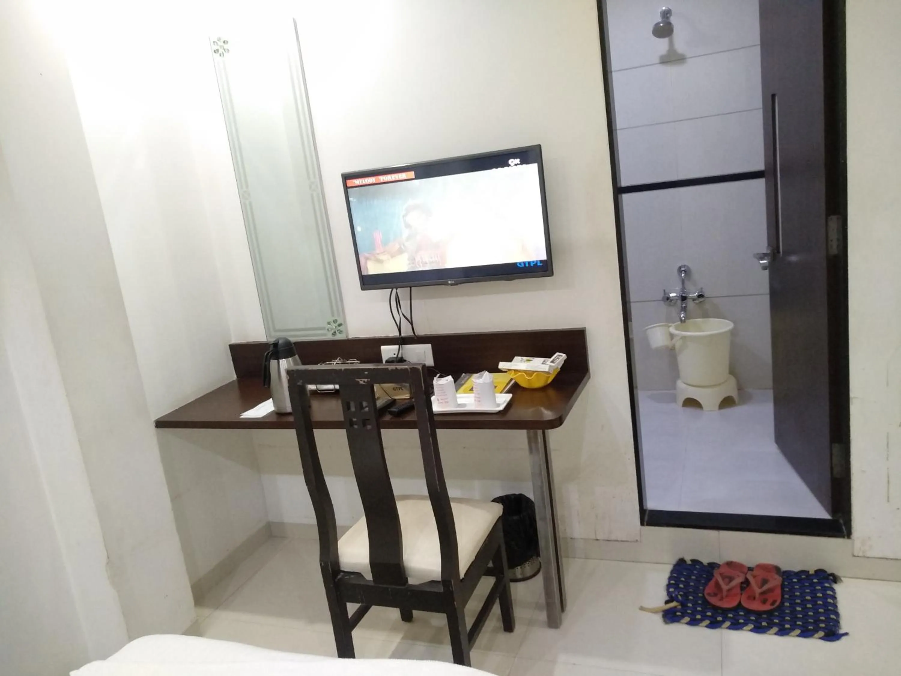 Communal lounge/ TV room in Hotel One Up