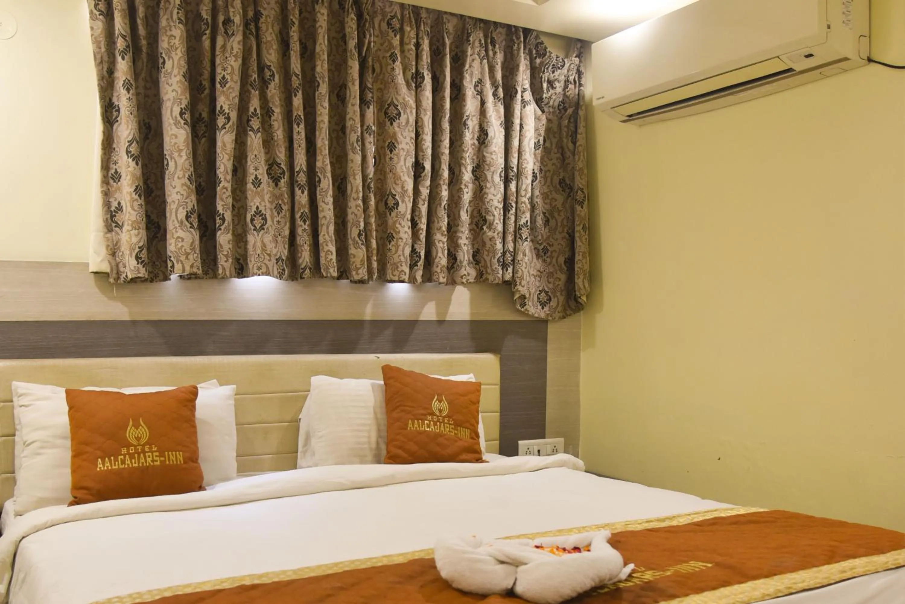 Bed in Aalcajars Inn