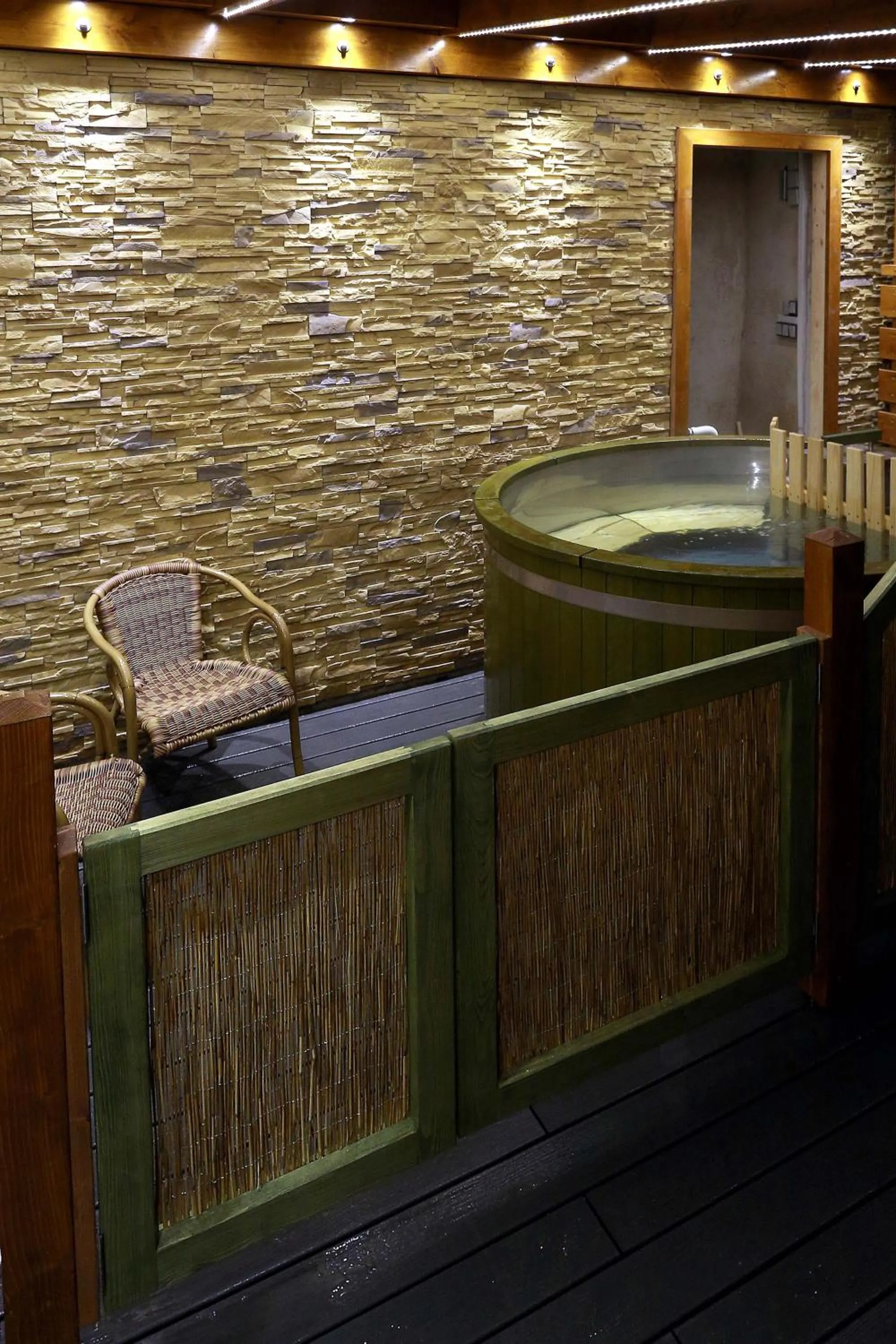 Hot Spring Bath in Wellness Penzion Pod Rozhlednou
