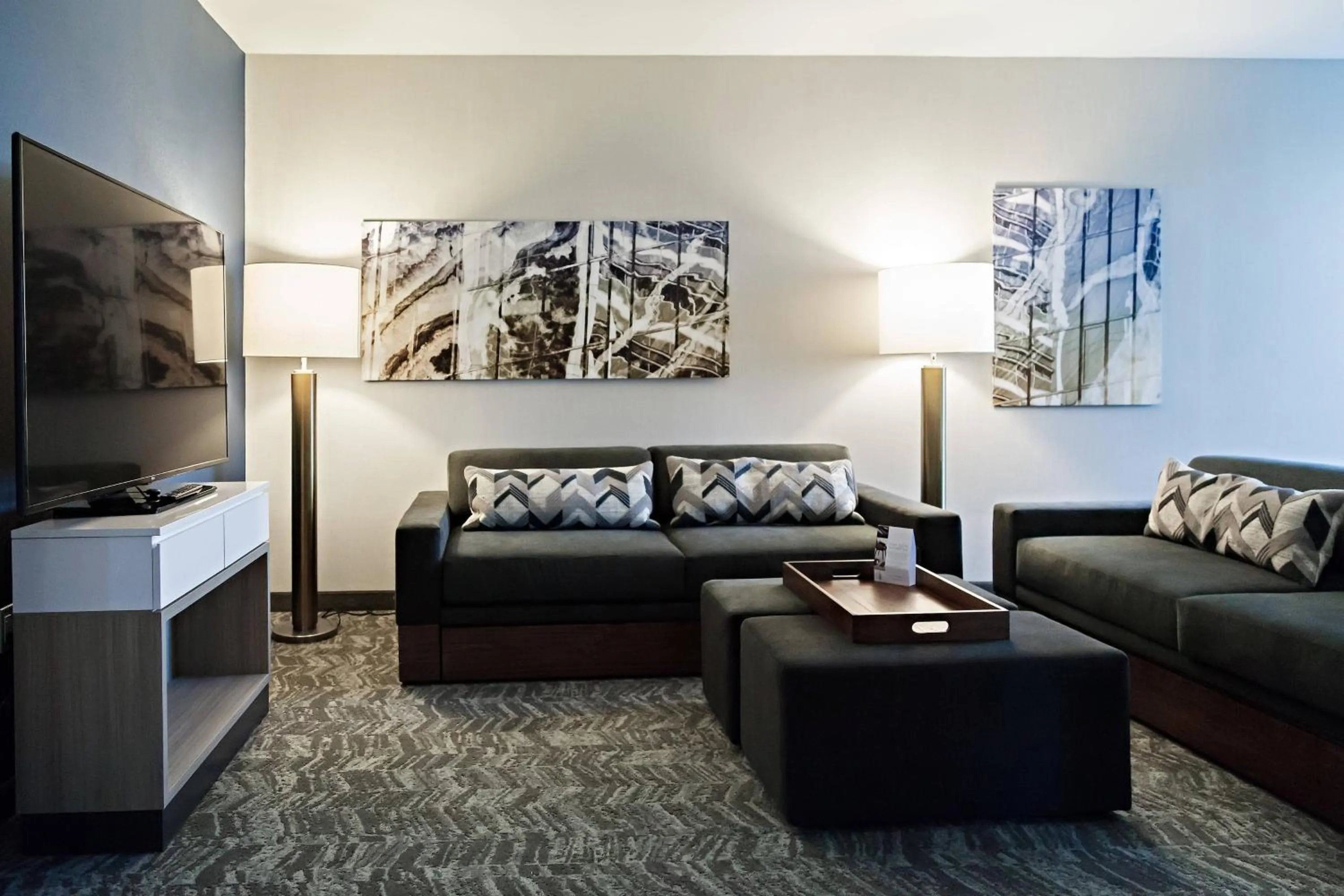 Living room in SpringHill Suites by Marriott Somerset Franklin Township