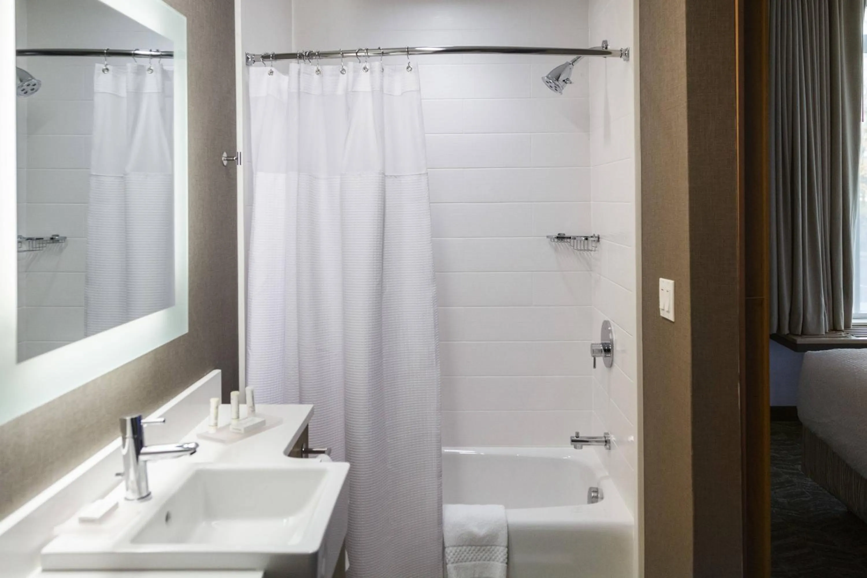 Bathroom in SpringHill Suites by Marriott Somerset Franklin Township