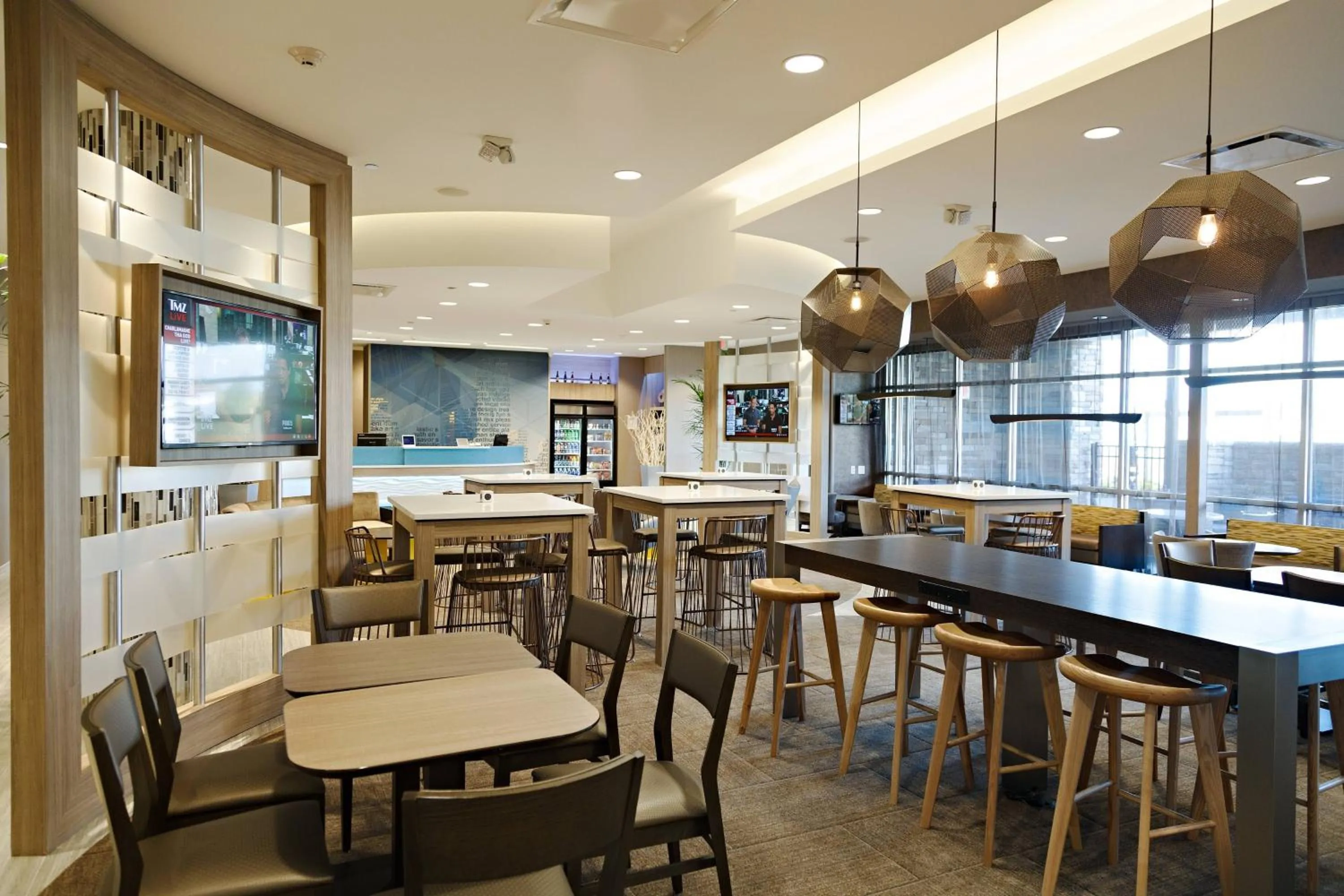 Restaurant/places to eat in SpringHill Suites by Marriott Somerset Franklin Township