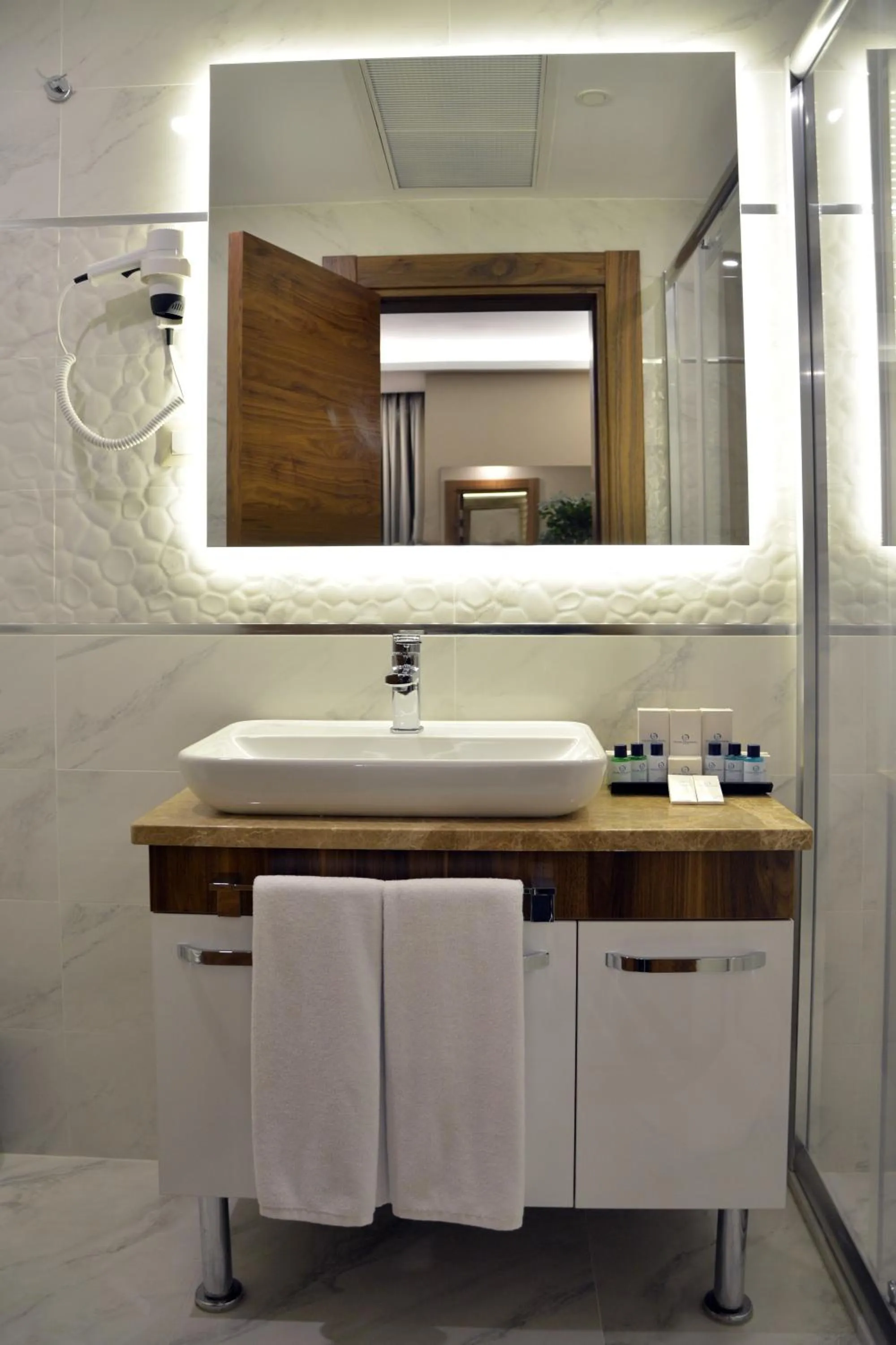 Shower in Görükle Güler Park Hotel