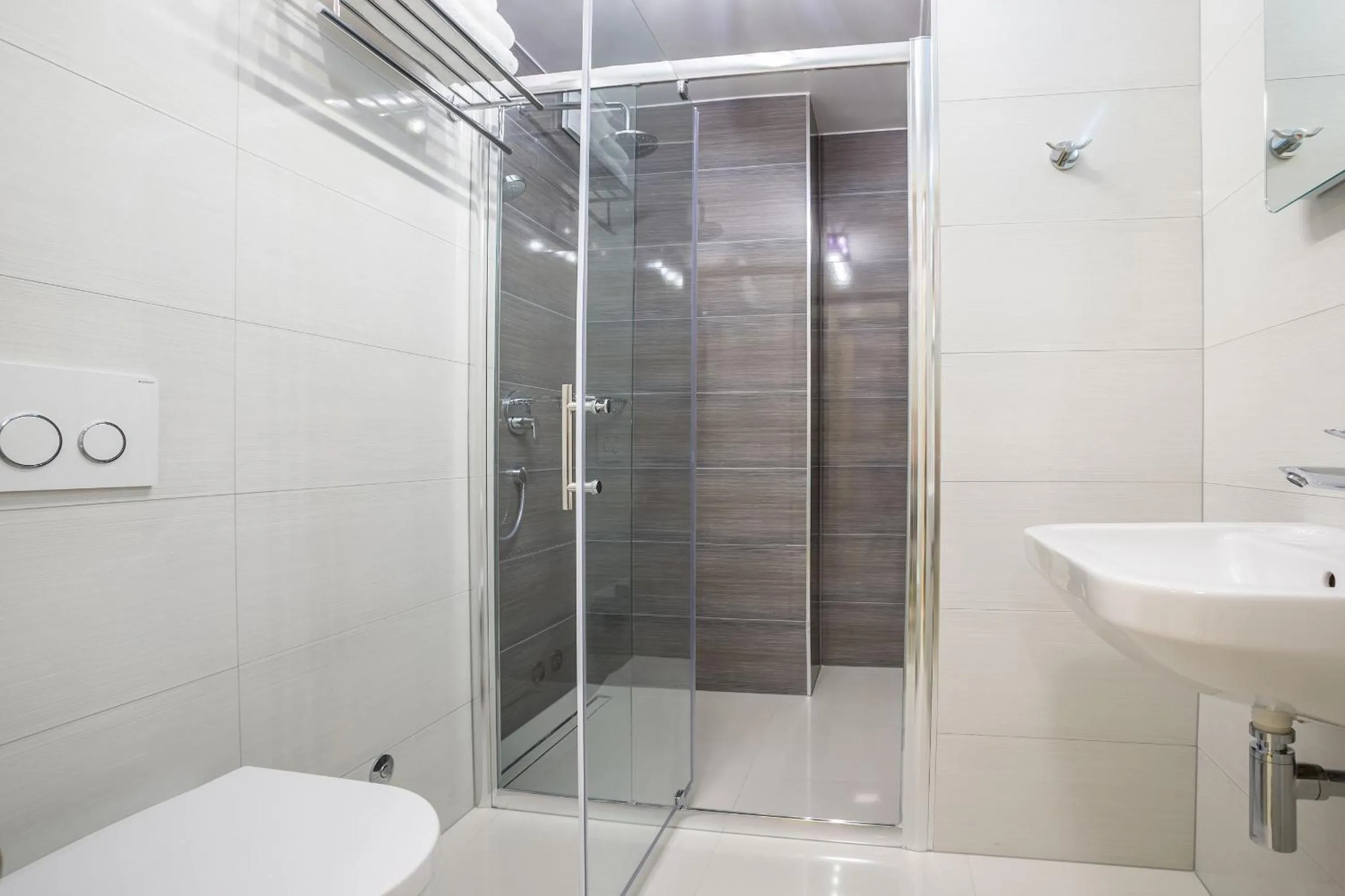 Shower in Guest House Benedict