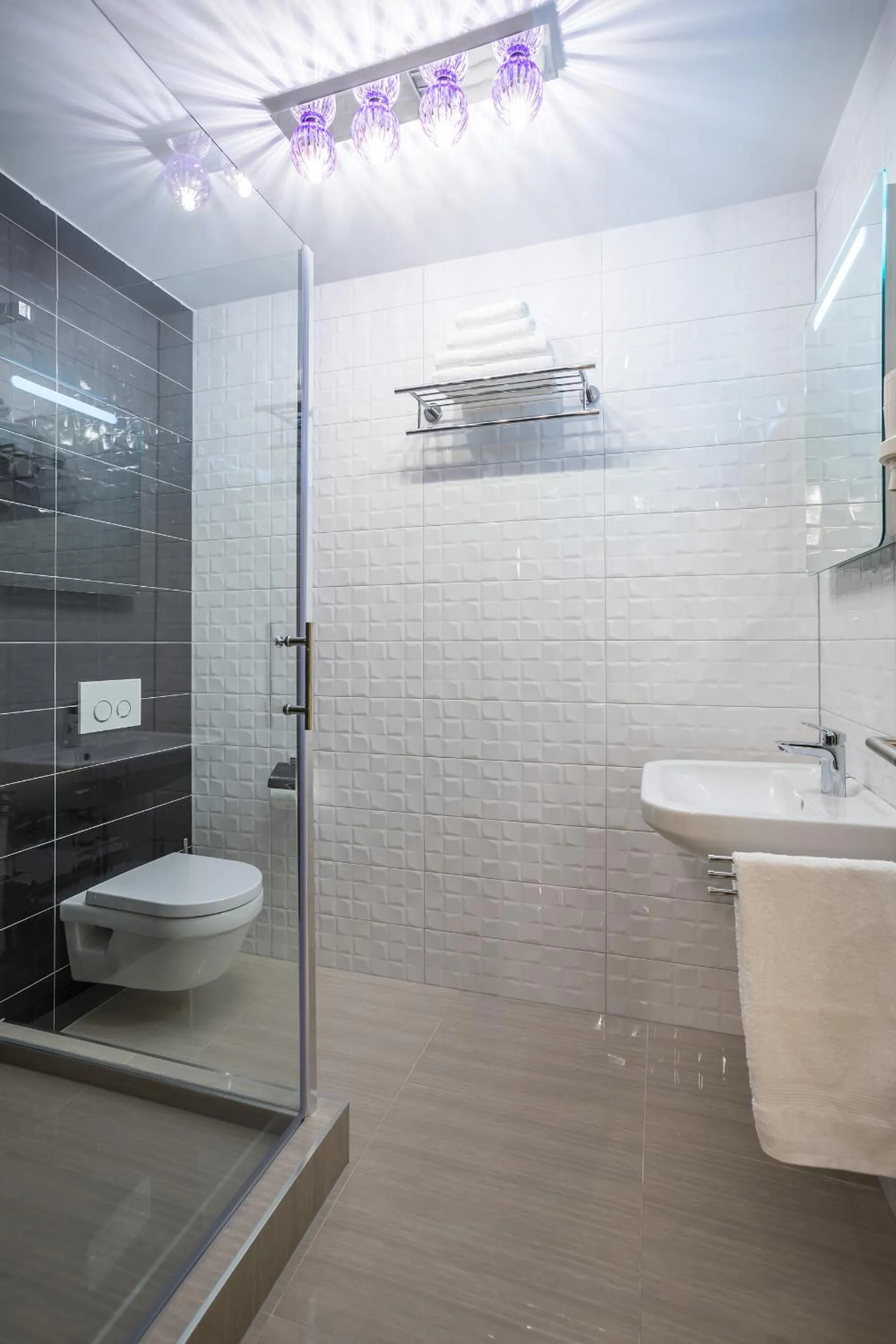 Shower in Guest House Benedict