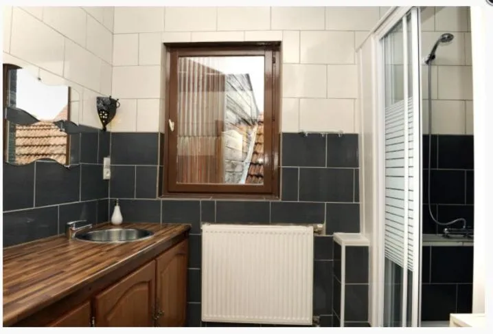 Comfort Triple Room with Shower - single occupancy in Chambre D'hôtes Anzi