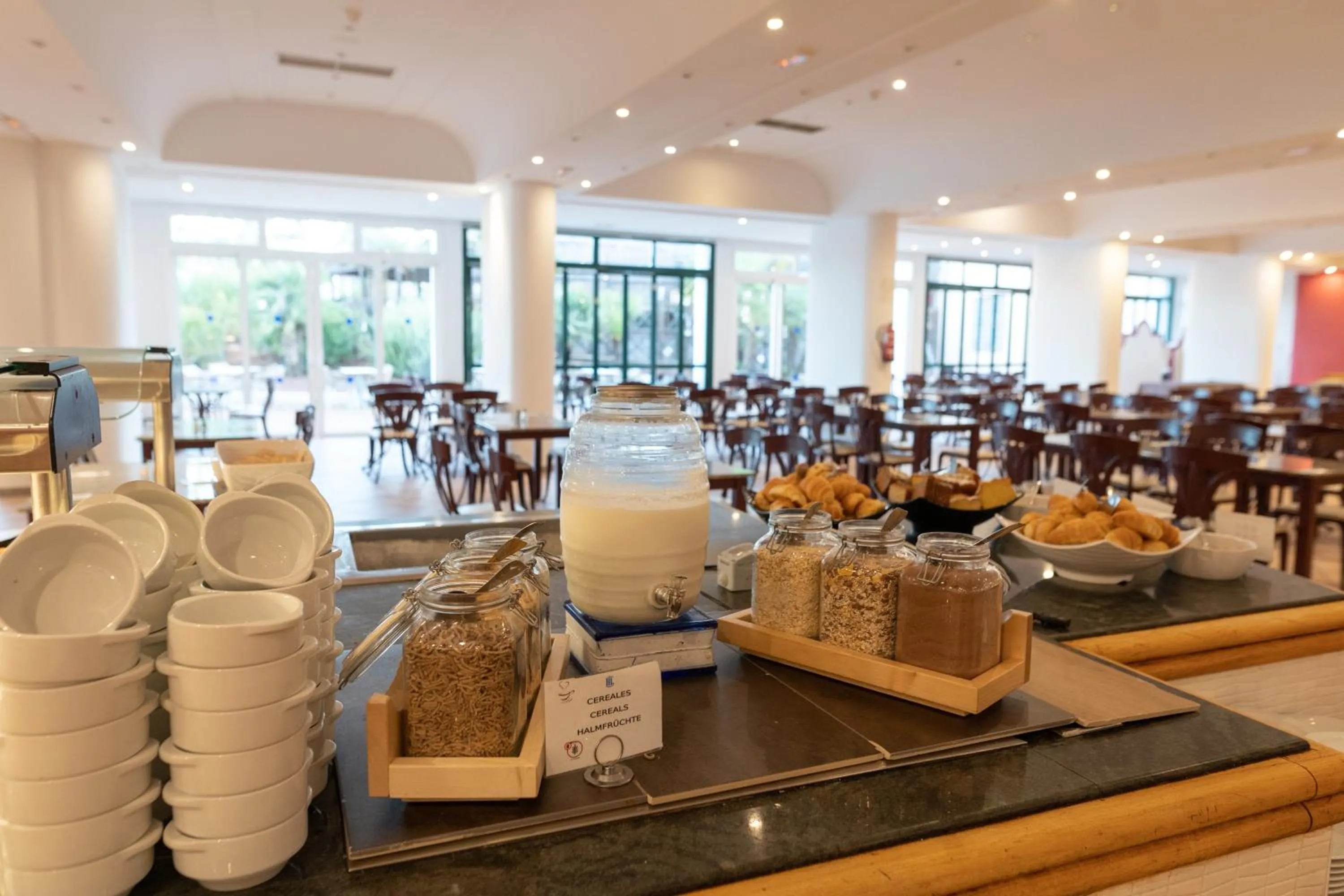 Restaurant/places to eat in HL Club Playa Blanca