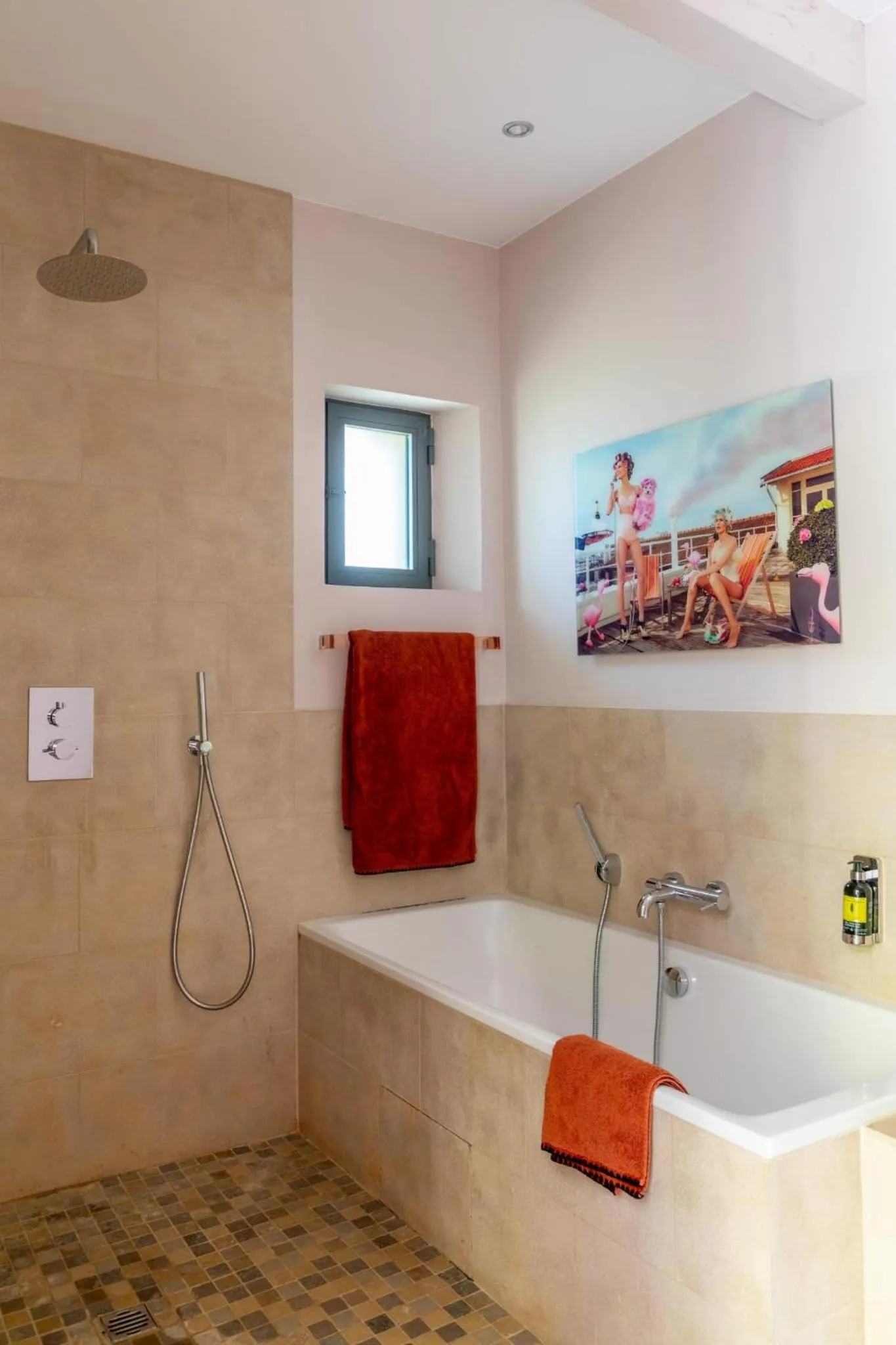 Shower in La Magnanerie de l'Isle B&B