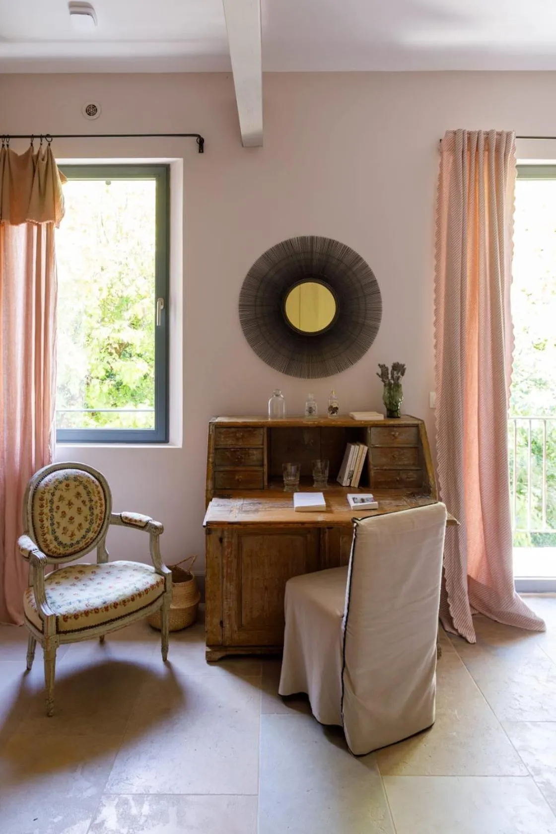 Seating area in La Magnanerie de l'Isle B&B