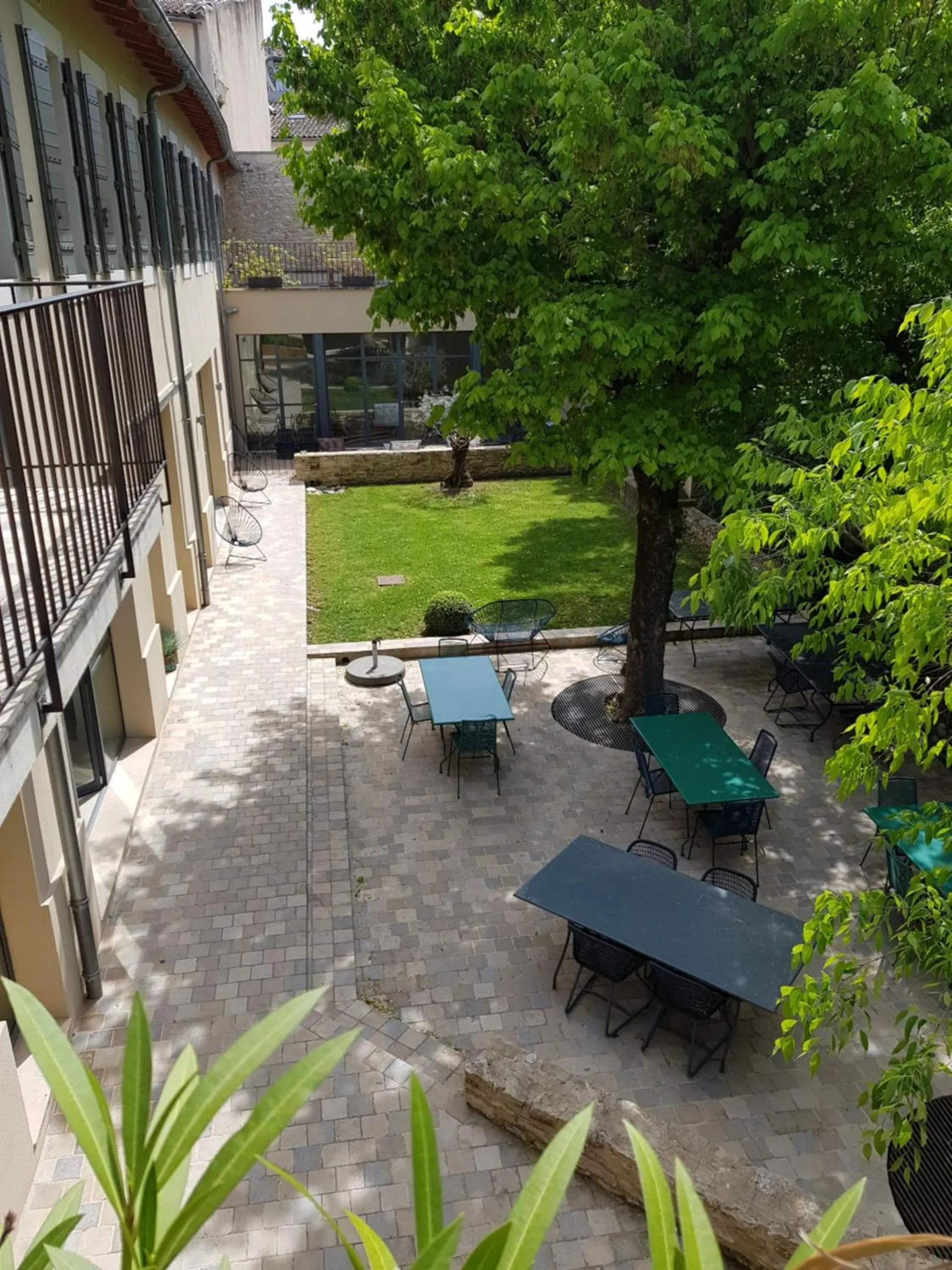 Garden in La Magnanerie de l'Isle B&B