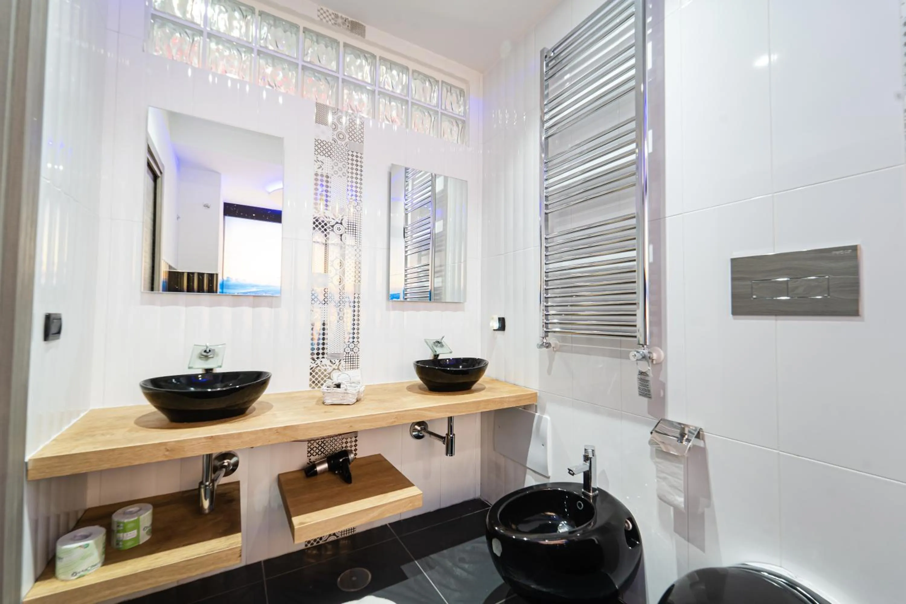 Bathroom in Royal Art H Duomo - Napoli Centro, by ClaPa Group