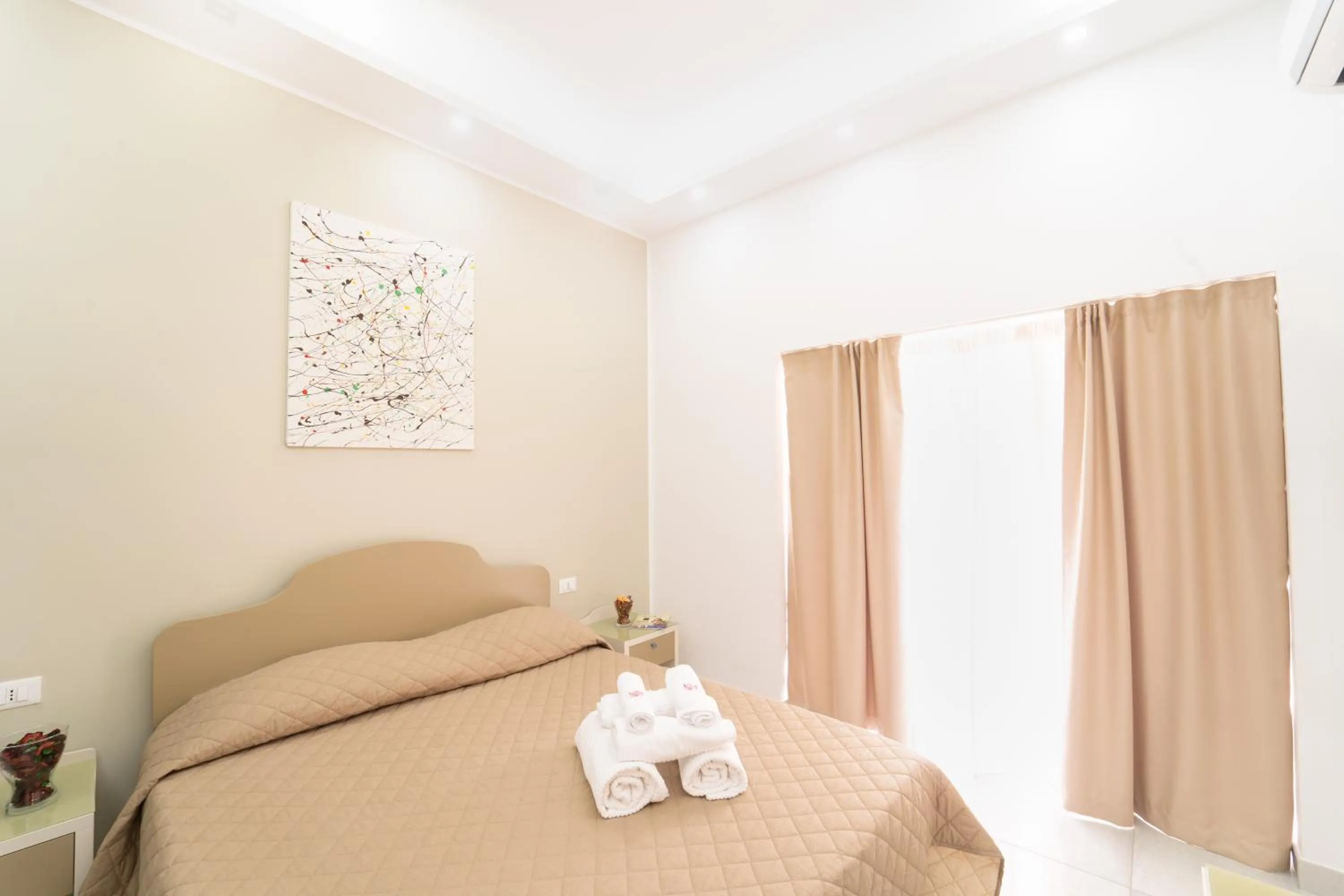 Bed in Royal Art H Duomo - Napoli Centro, by ClaPa Group