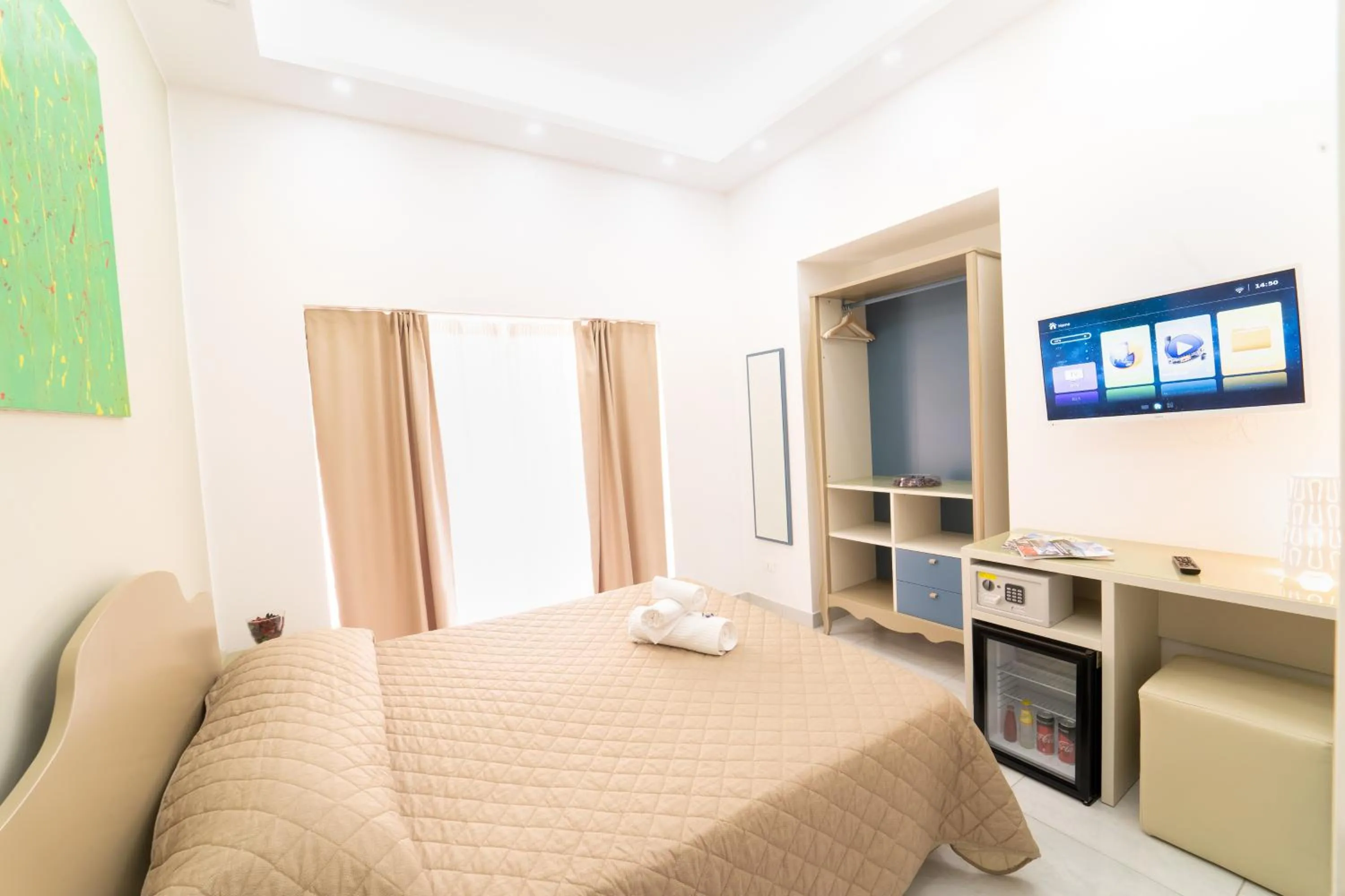 Living room, Bed in Royal Art H Duomo - Napoli Centro, by ClaPa Group