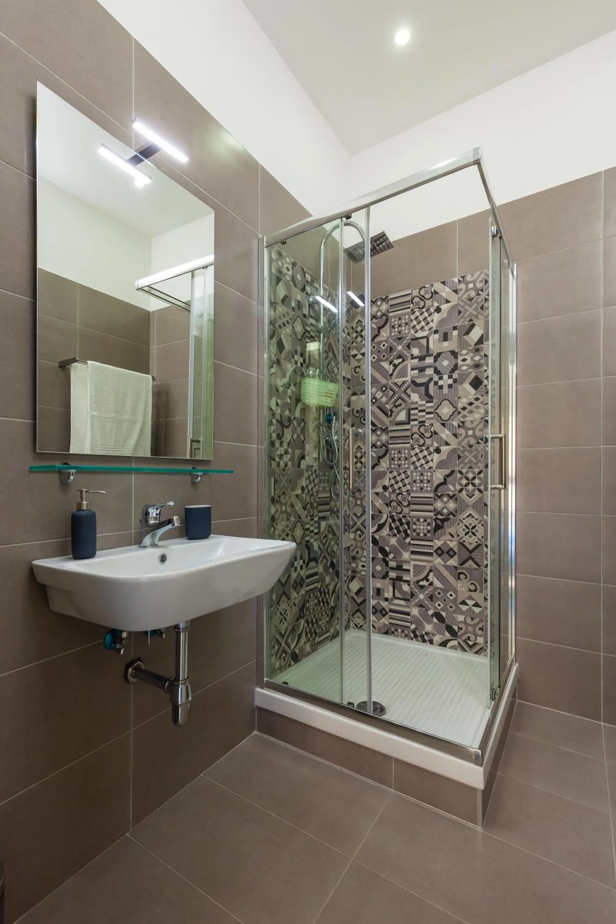 Bathroom in Royal Art H Duomo - Napoli Centro, by ClaPa Group