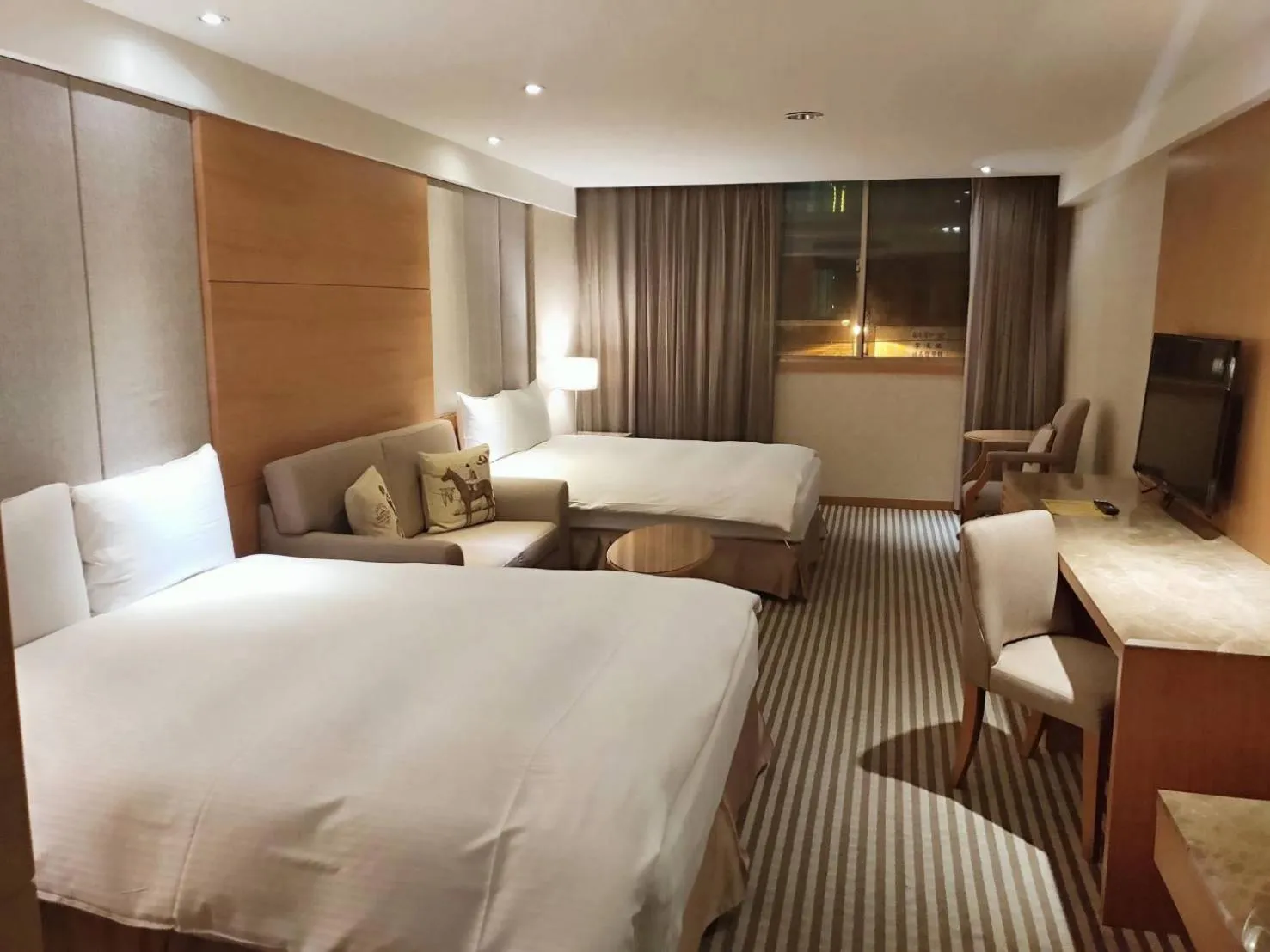 Photo of the whole room, Bed in Apollo Hotel