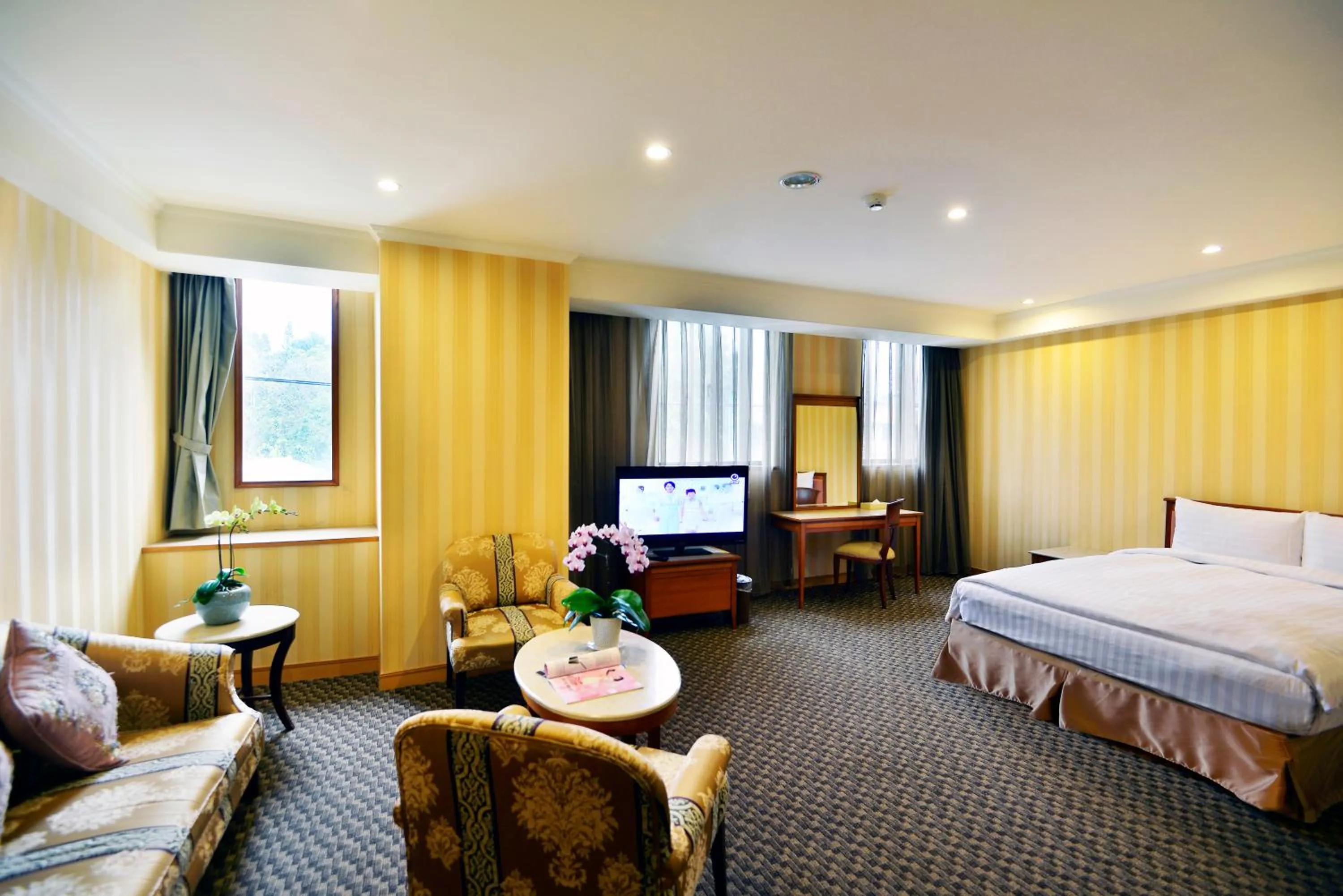 Bedroom, Bed in Apollo Hotel