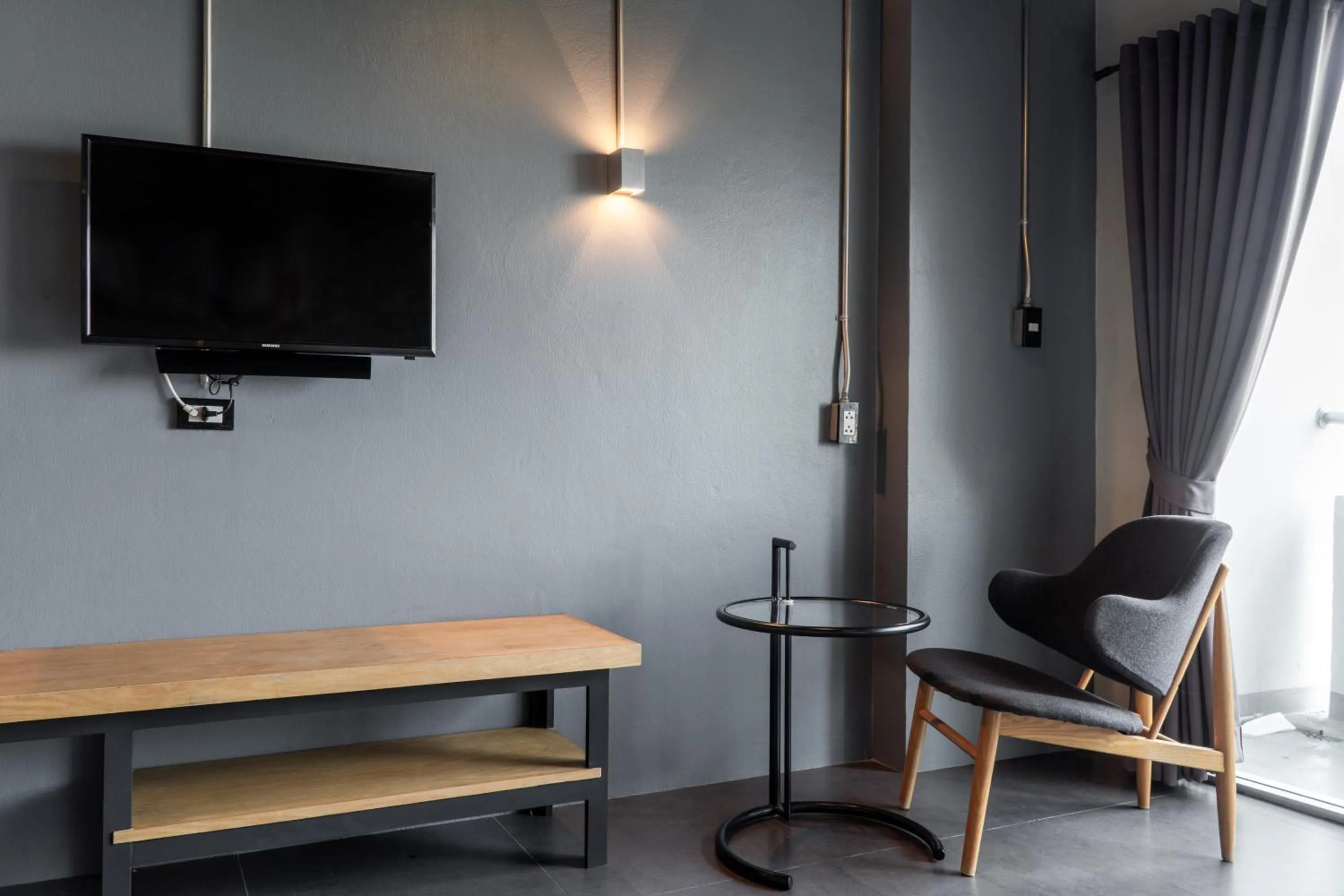 TV and multimedia in Get Zleep Premium Budget Hotel