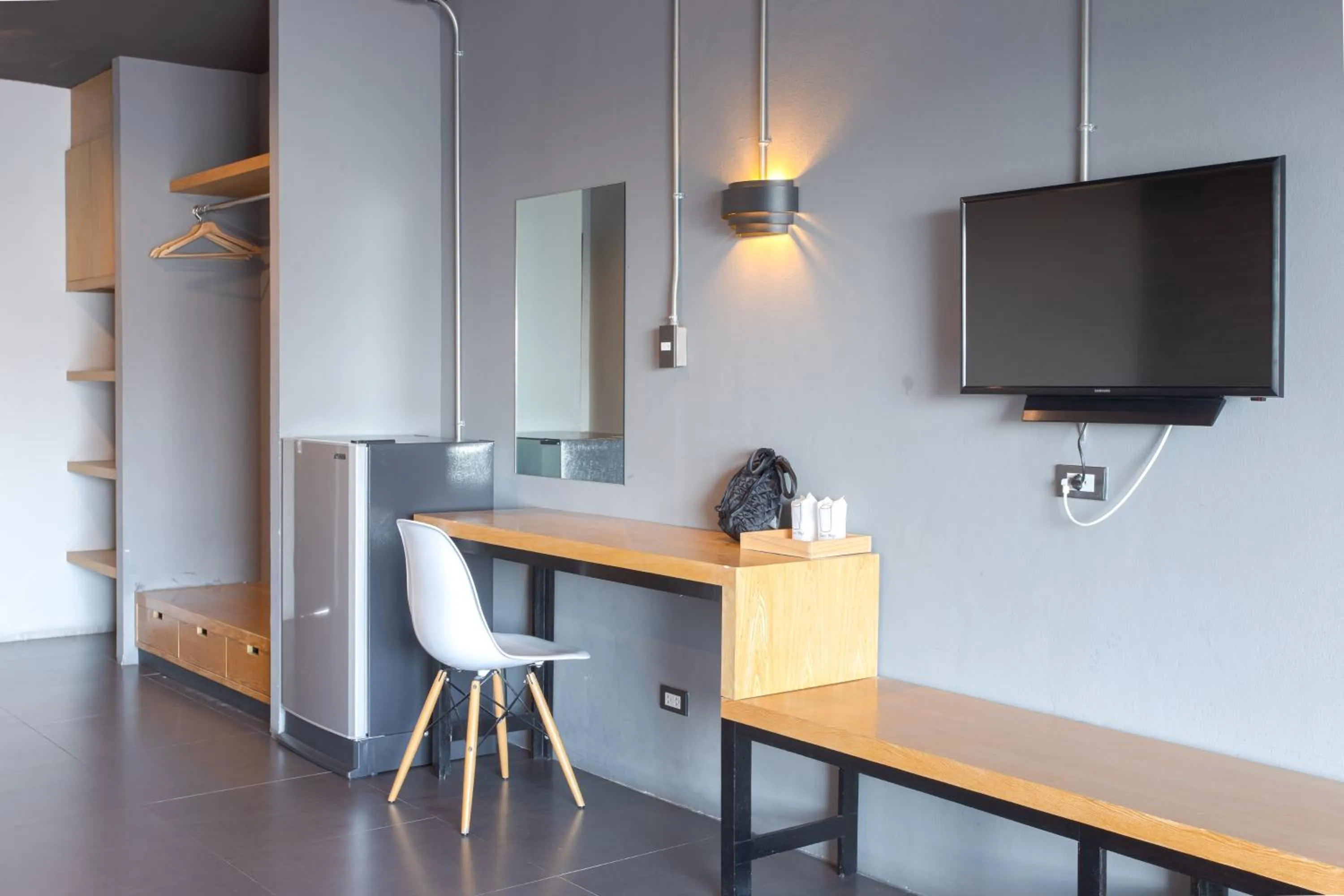 TV and multimedia in Get Zleep Premium Budget Hotel