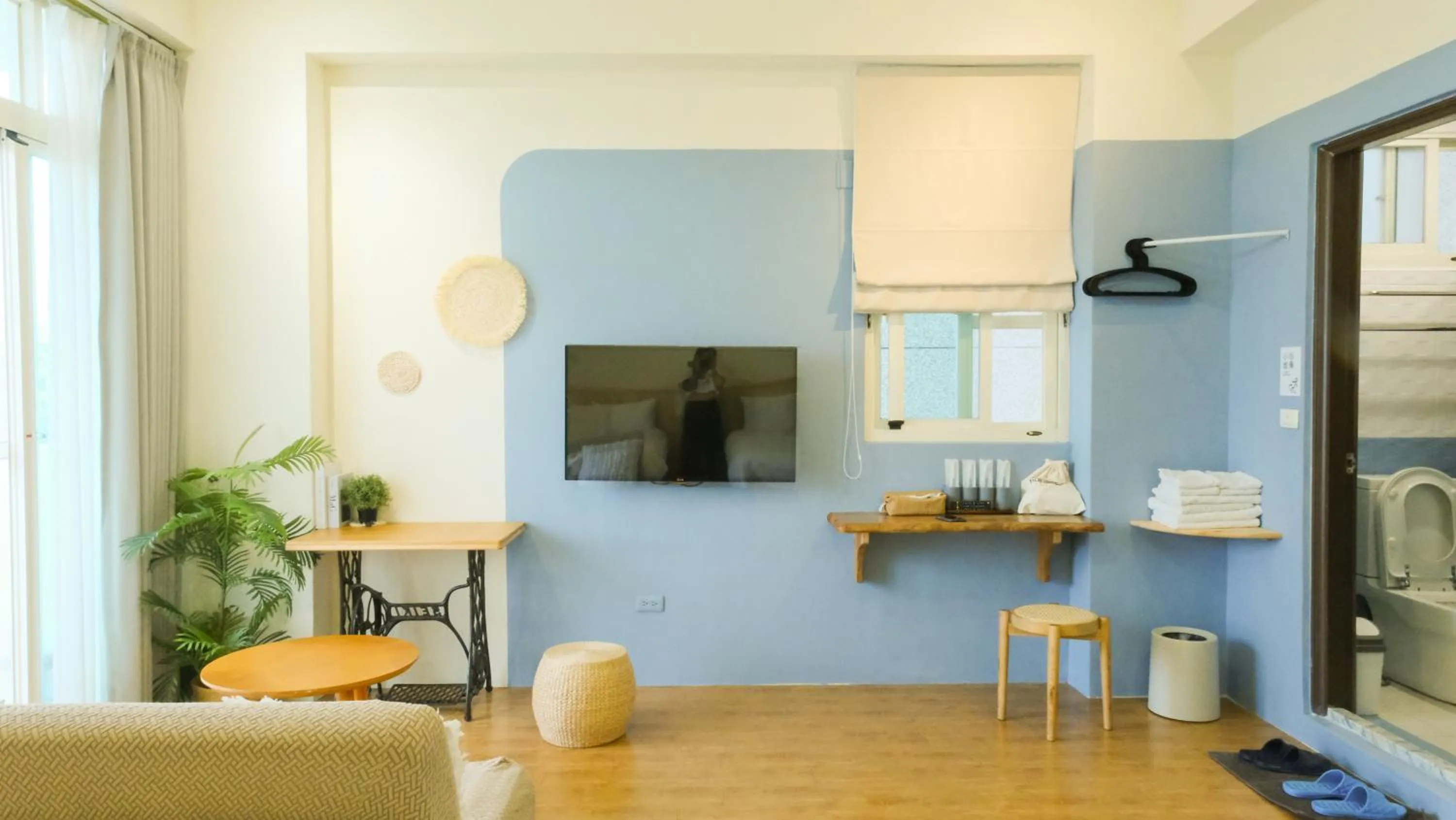 TV and multimedia in Cozy Blue B&B