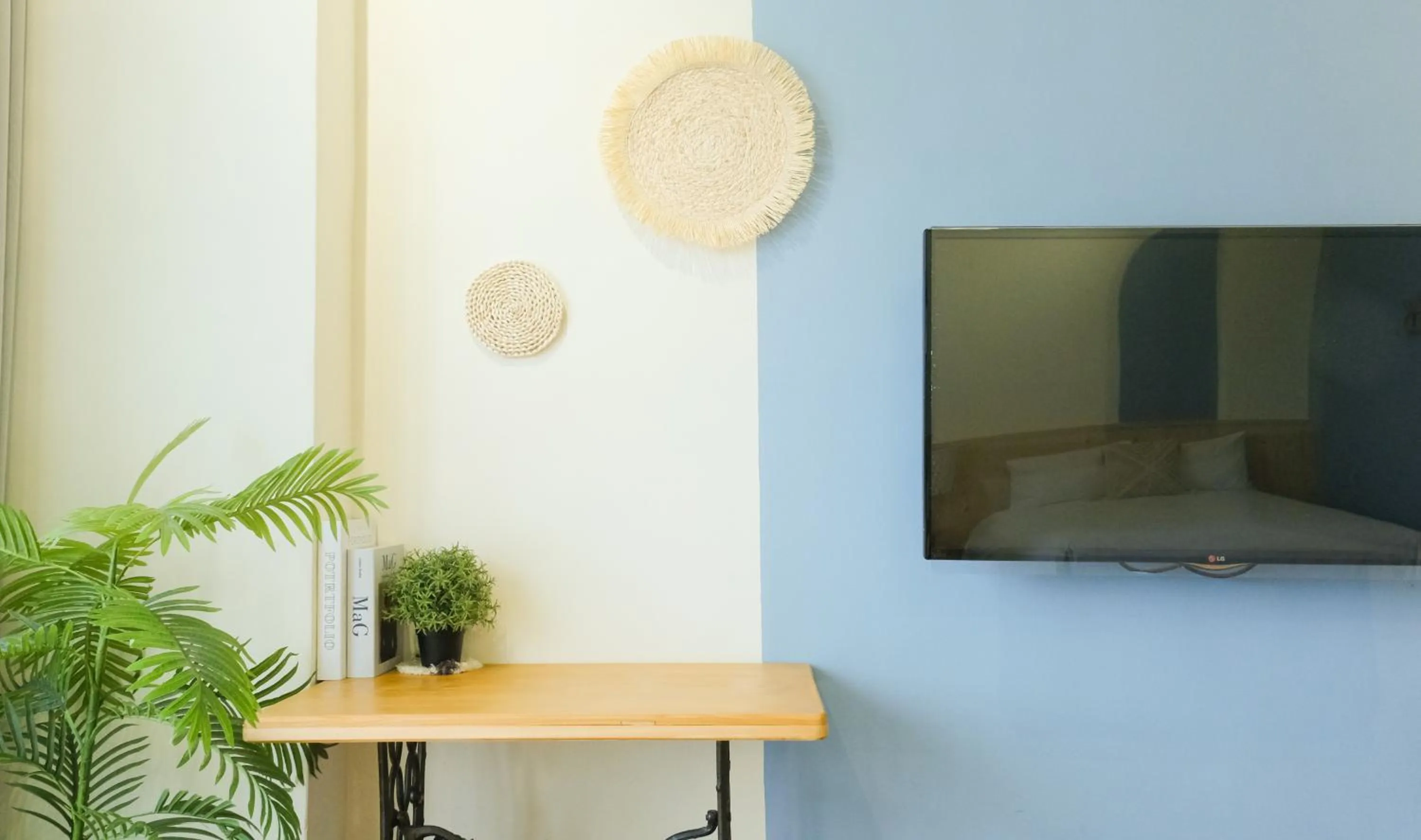 TV and multimedia in Cozy Blue B&B