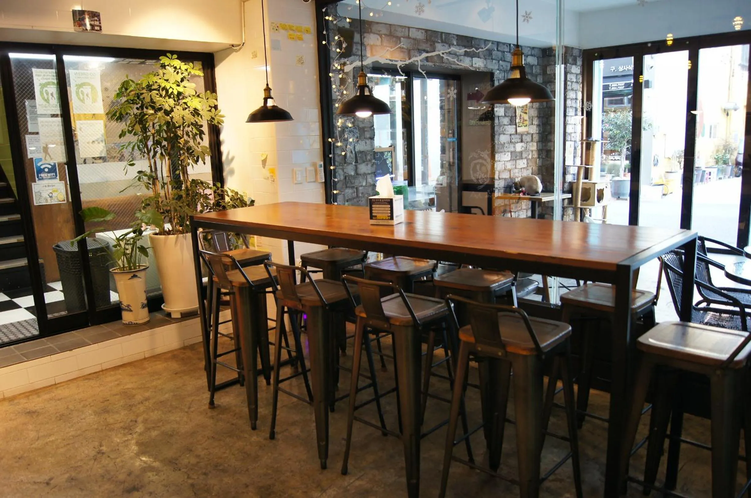 Communal lounge/ TV room in Backpackers In Yeosu