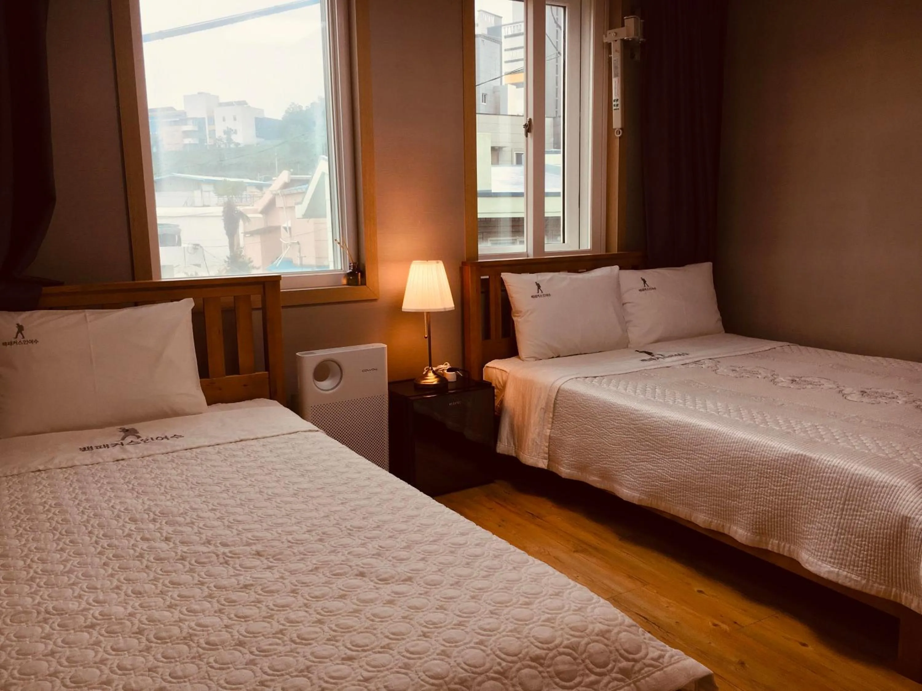 Photo of the whole room, Bed in Backpackers In Yeosu