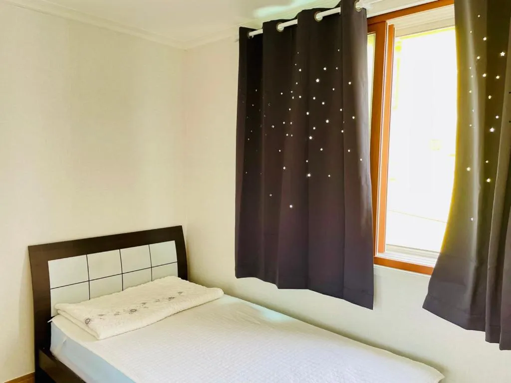 Photo of the whole room, Bed in Backpackers In Yeosu