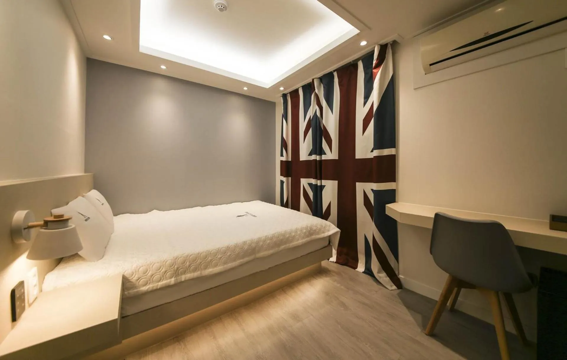 Queen Room - single occupancy in Backpackers In Yeosu
