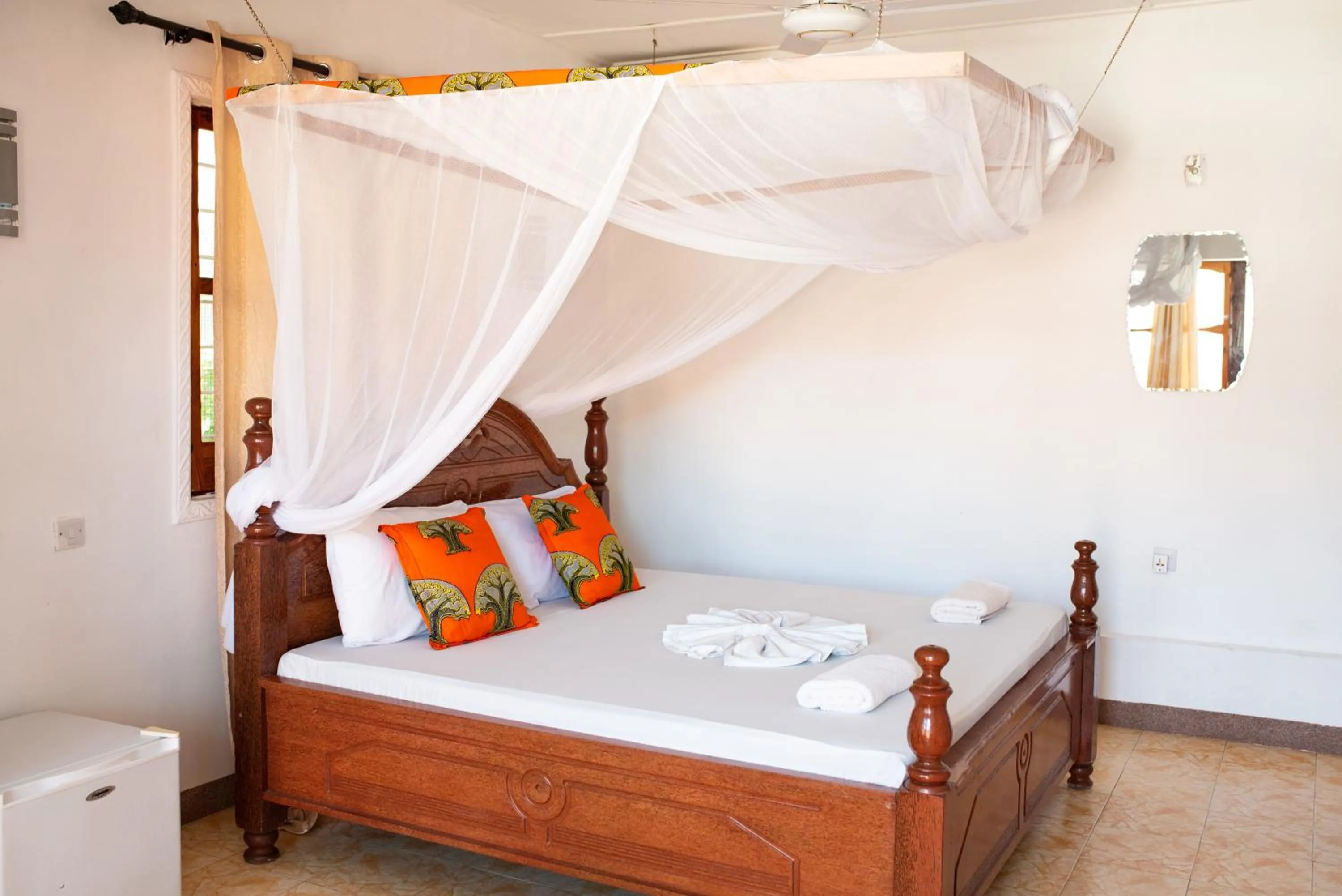 Shower, Bed in Mocco Beach Villa