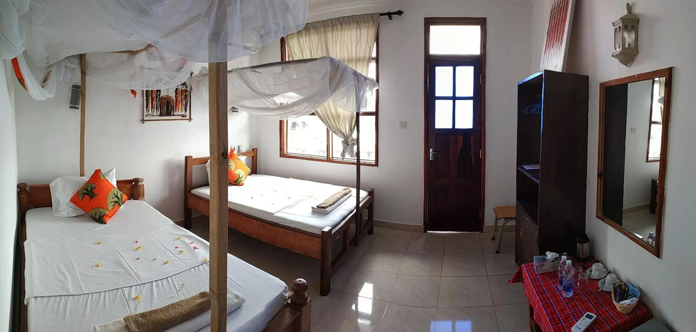 Shower, Bed in Mocco Beach Villa