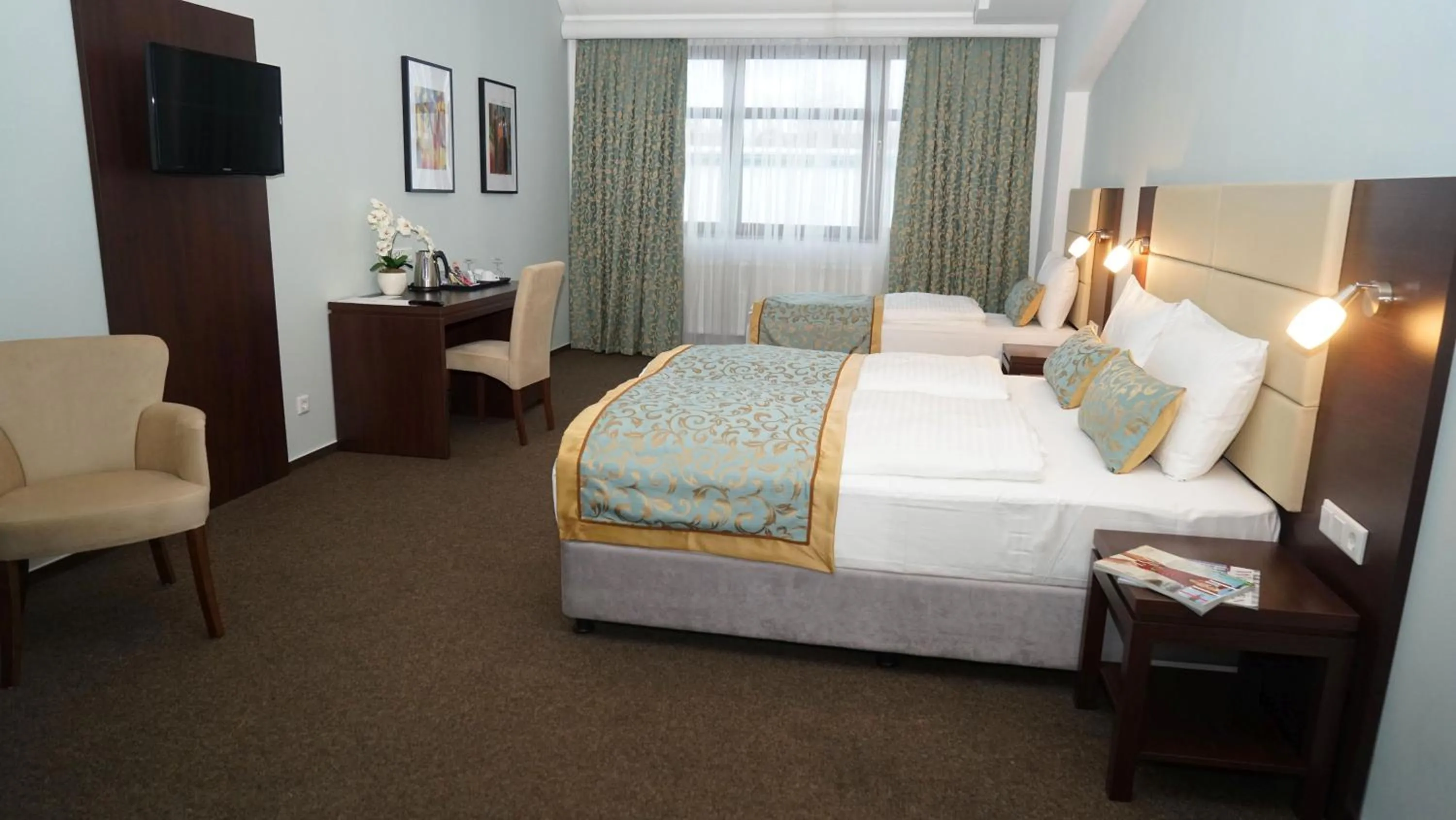 Bedroom, Bed in Hotel Class